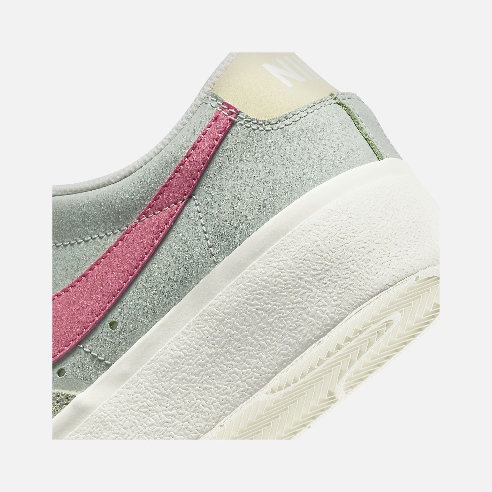 Nike Blazer Low Platform CO Kadın Spor Ayakkabı
