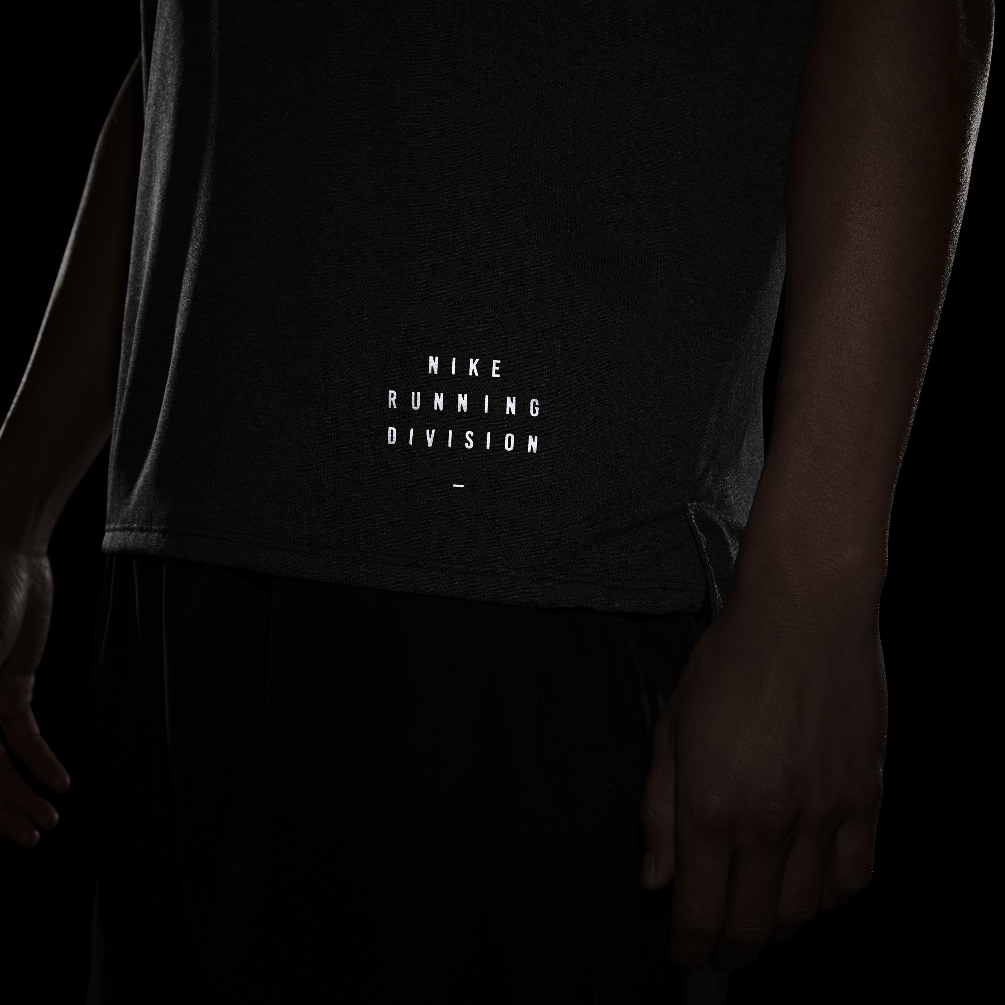 Nike Rise 365 Run Division Short-Sleeve Running Top Erkek Tişört