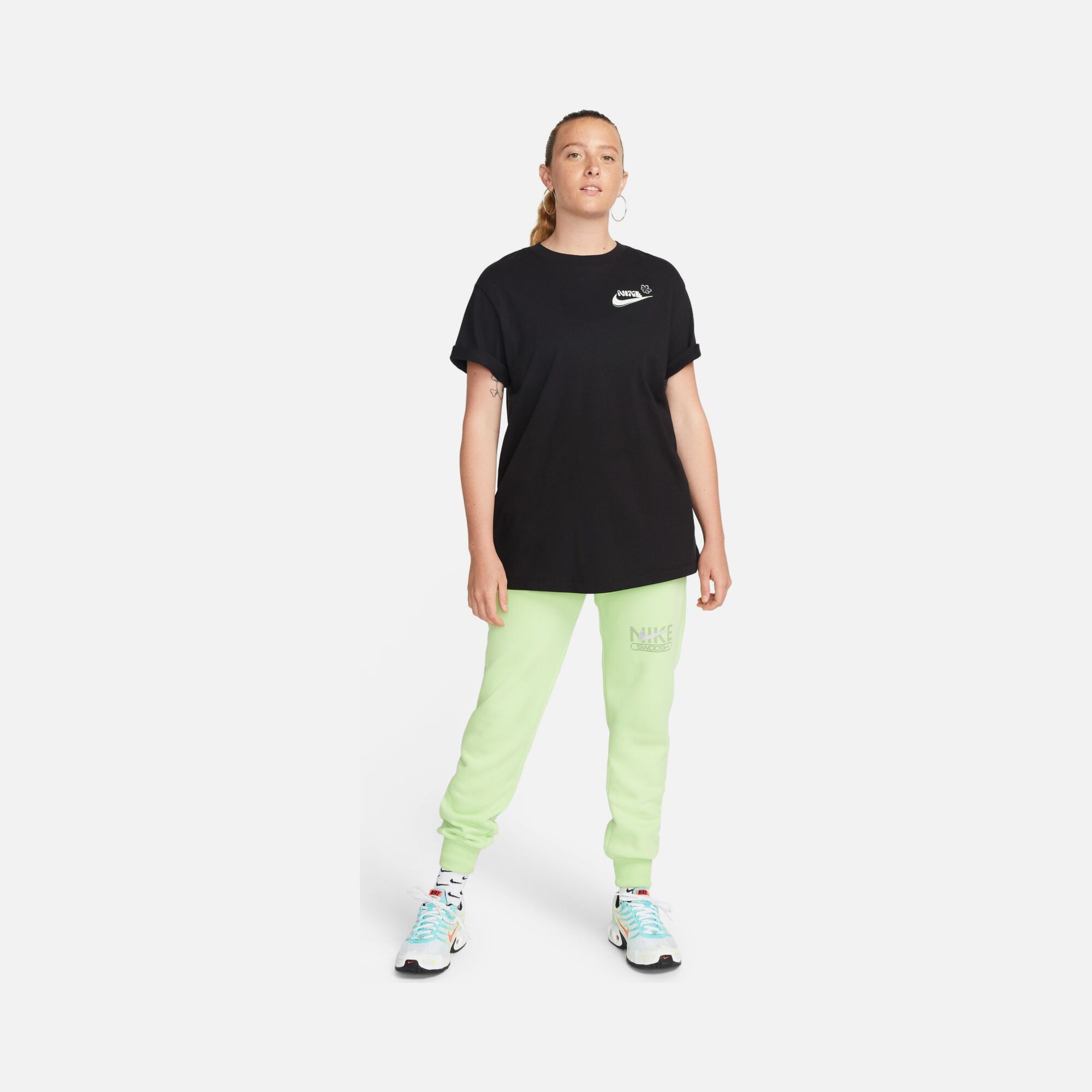Nike Sportswear ''Fower Graphic'' Fiber 2 Short-Sleeve Kadın Tişört