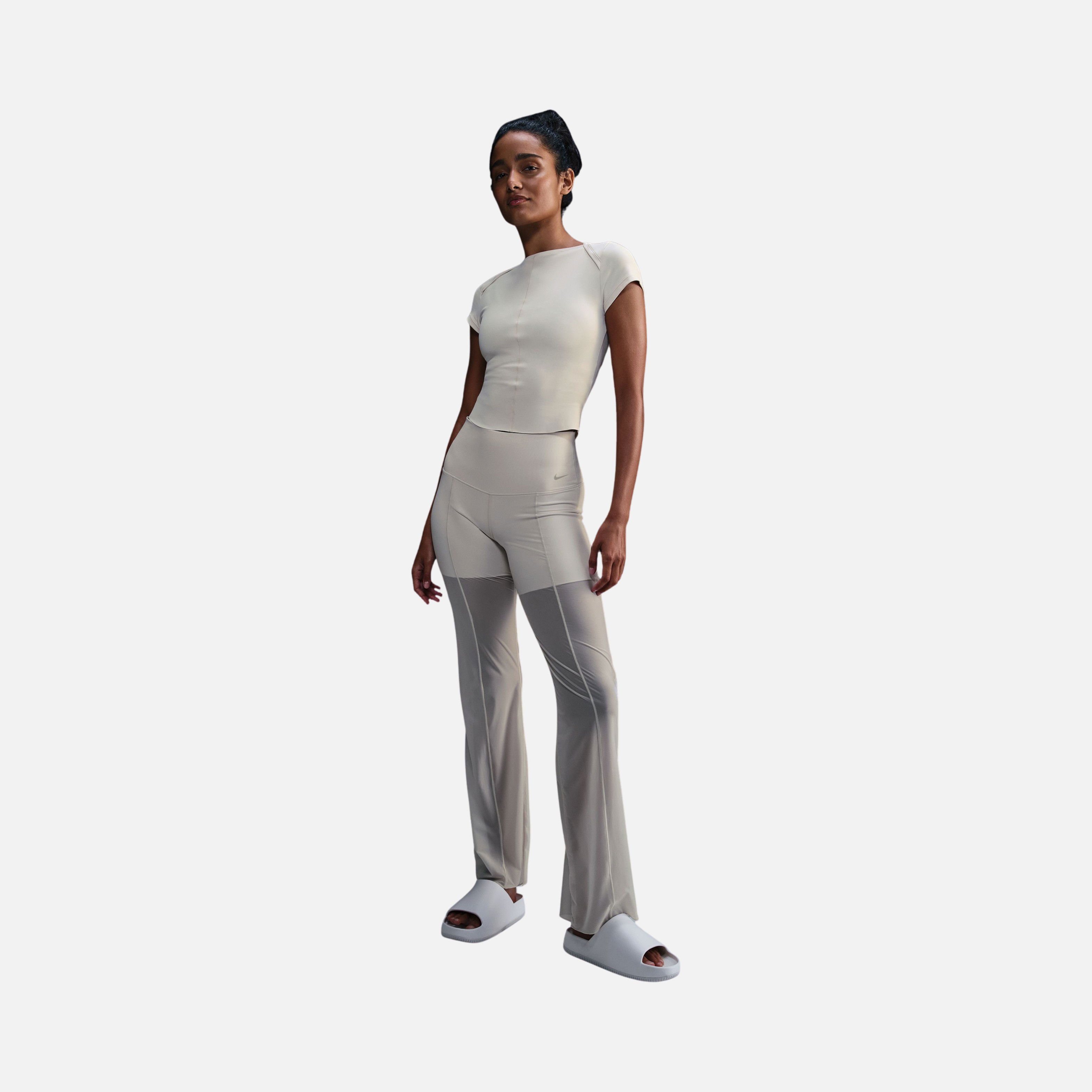 Nike Zenvy Dri-Fit InfinaSoft Fabric Training Short-Sleeve Kadın Tişört