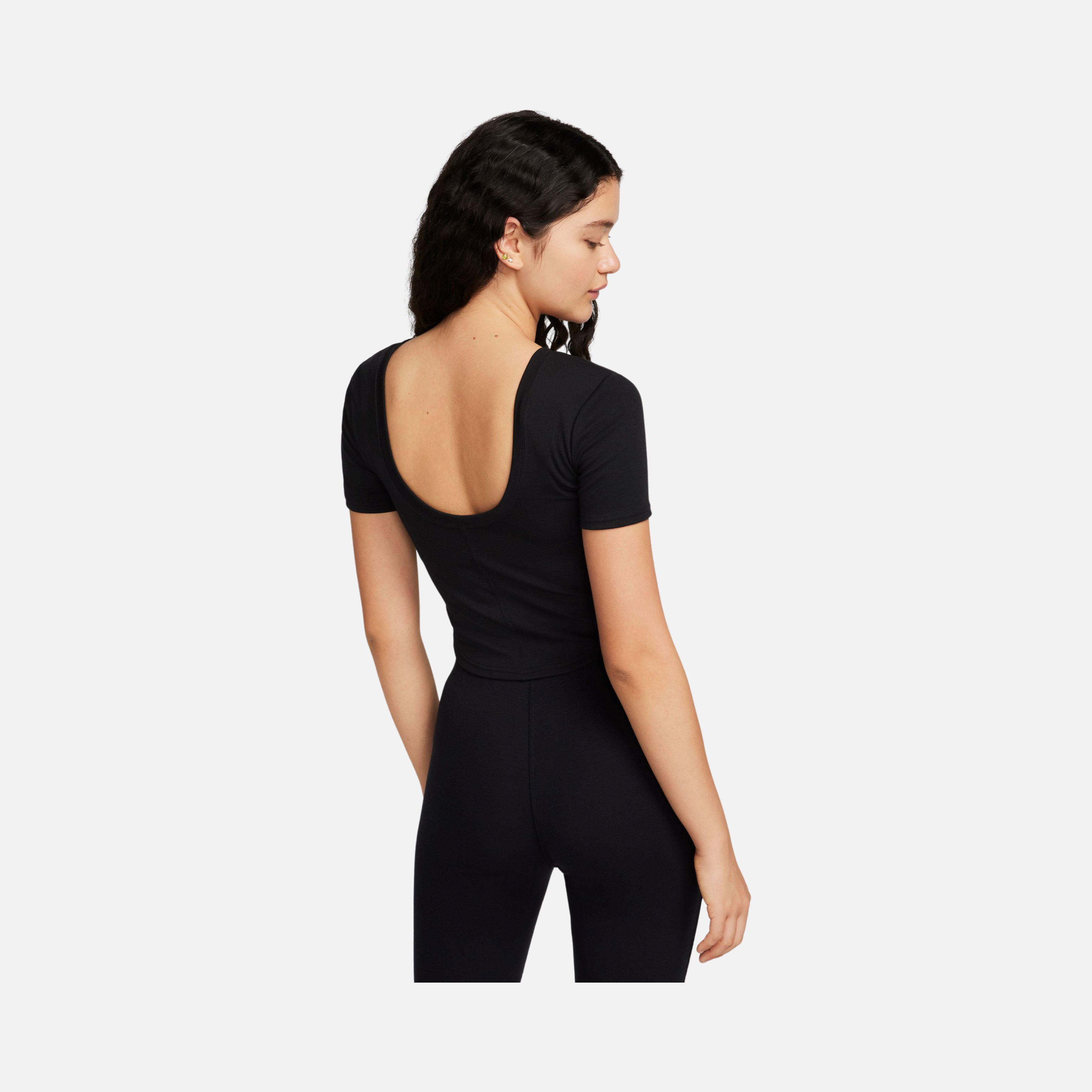 Nike Sportswear Chill Knit Tight Scoop-Back Mini-Rib Short-Sleeve Kadın Tişört