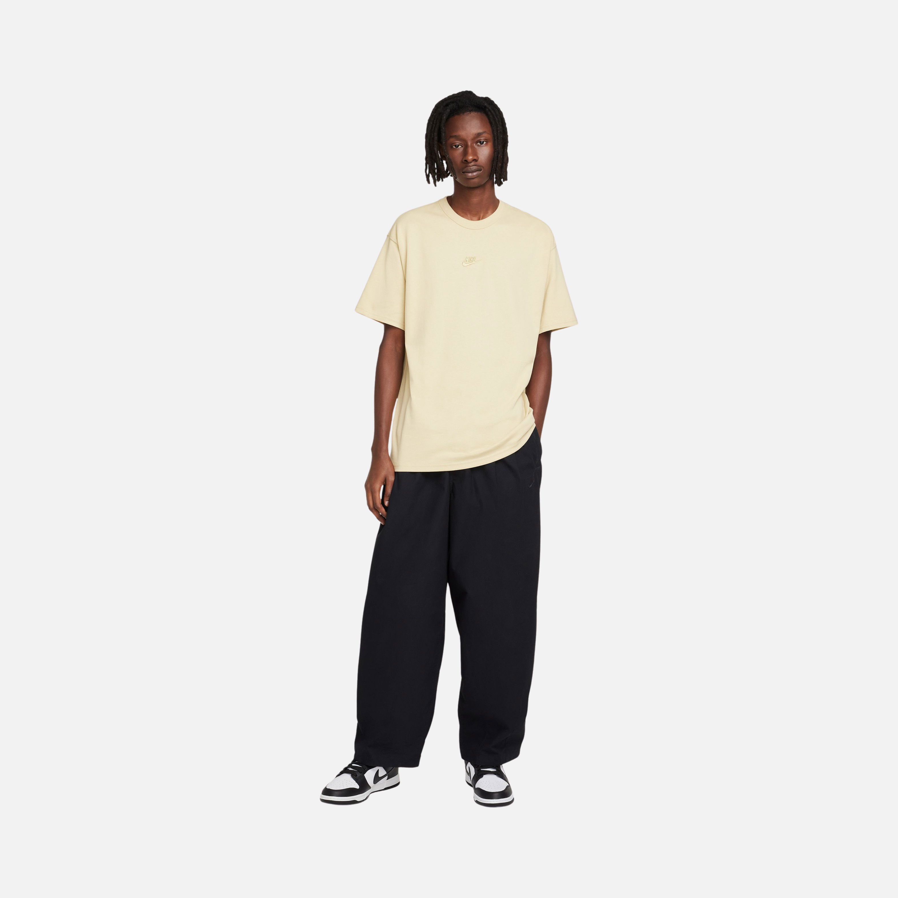 Nike Sportswear Premium Essentials Short-Sleeve Erkek Tişört