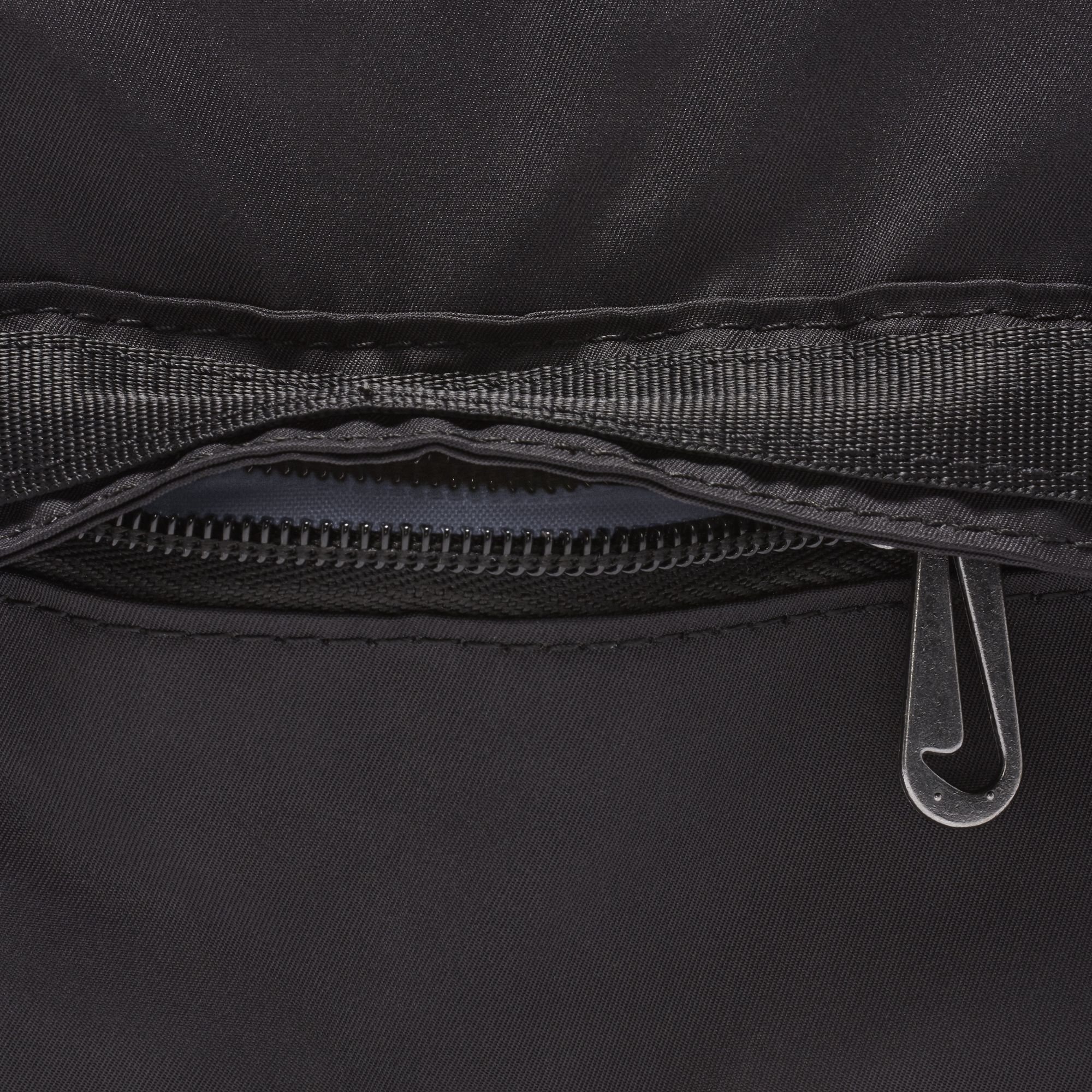 Nike Sportswear Futura Luxe Cross-Body (1 L) Kadın Omuz Çantası