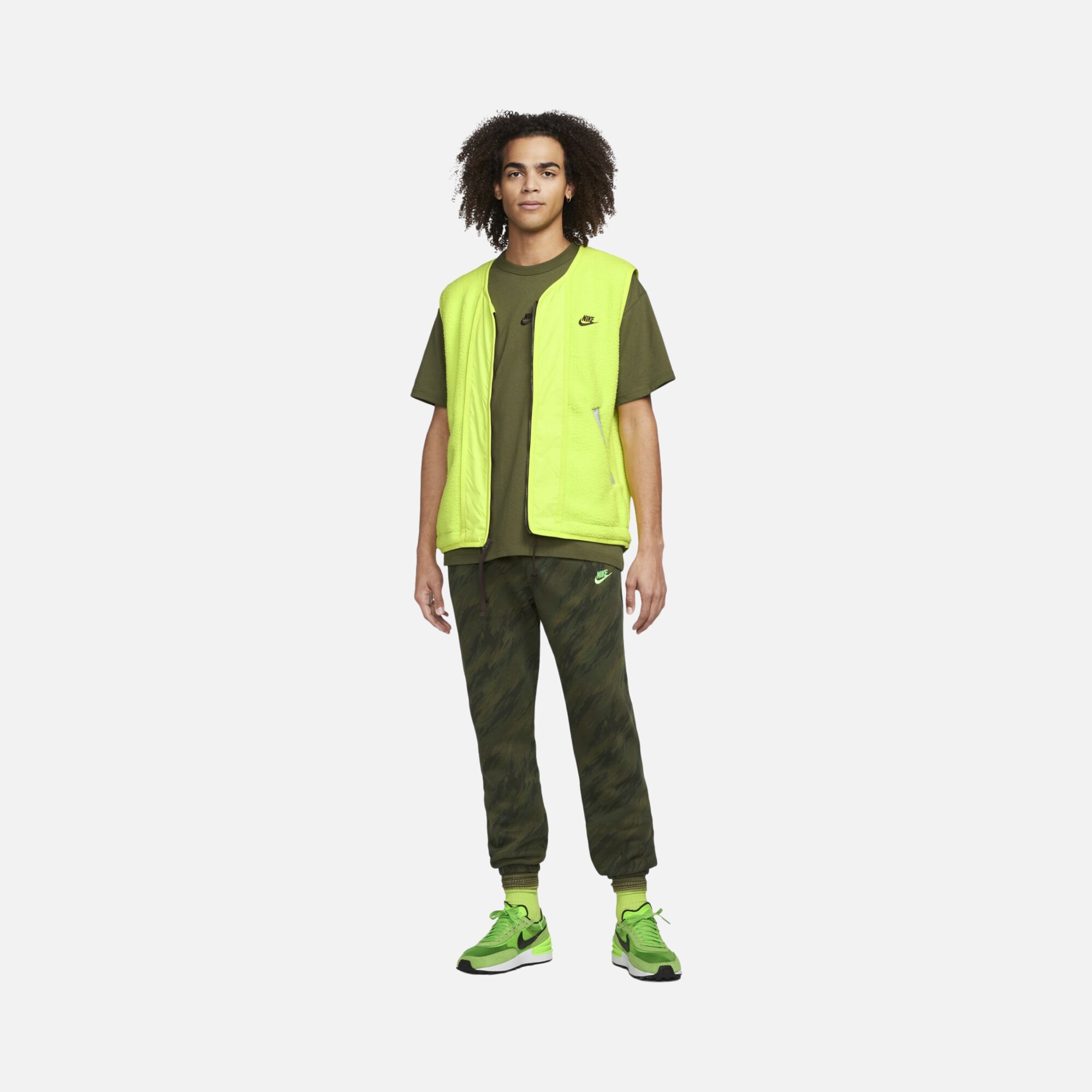 Nike Sportswear Premium Essentials Short-Sleeve Erkek Tişört