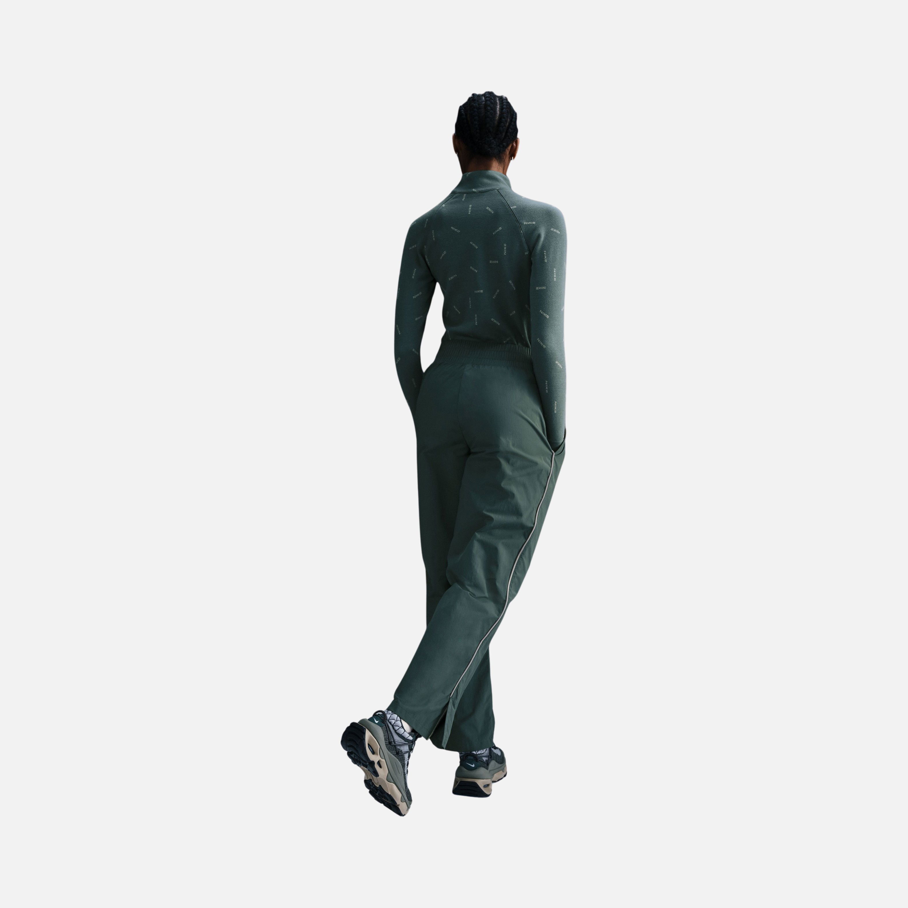 Nike Sportswear Mid-Rise Repel Asymmetrical-Waist Kadın Pantolon