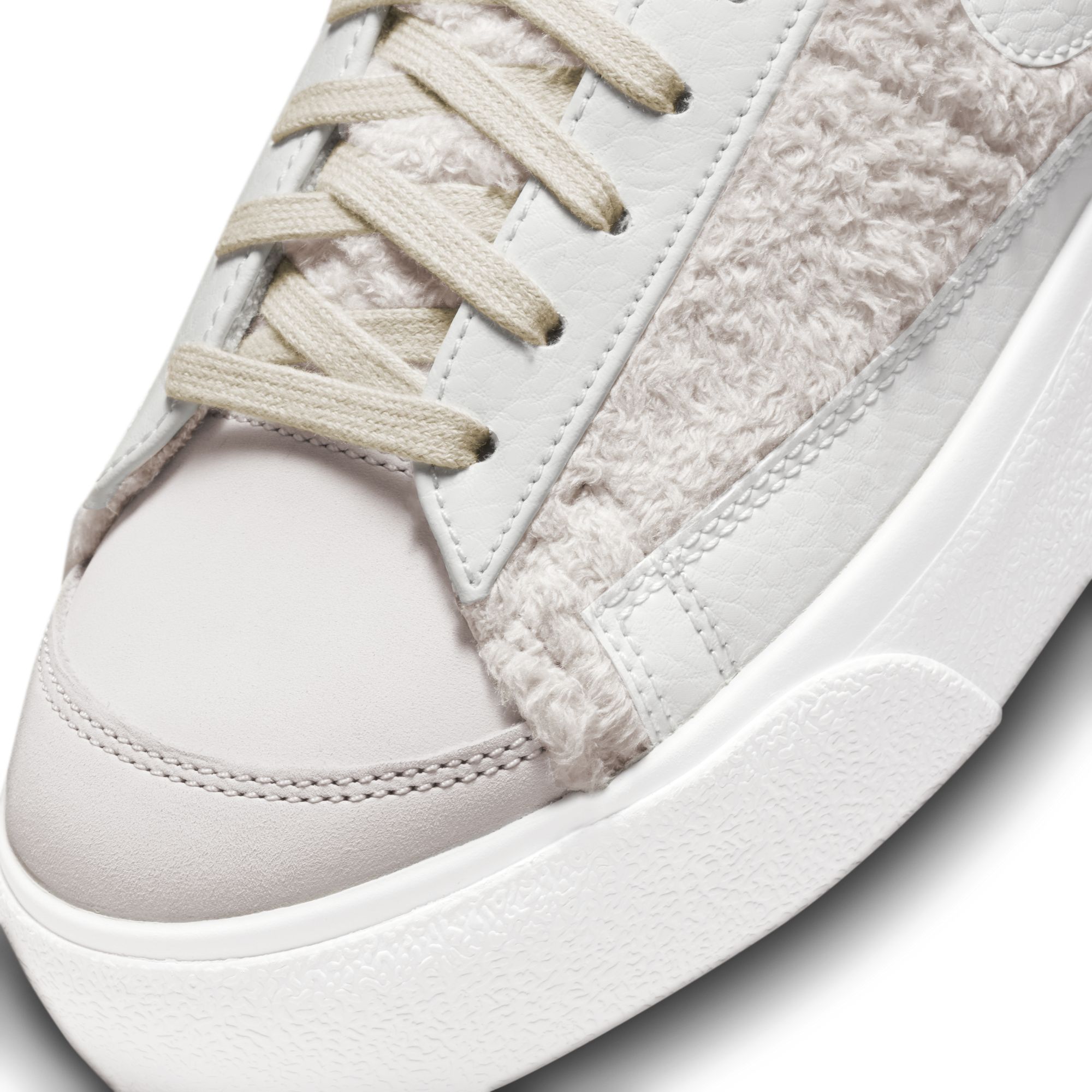 Nike Blazer Low Platform ''Furry Exteriors'' Kadın Spor Ayakkabı