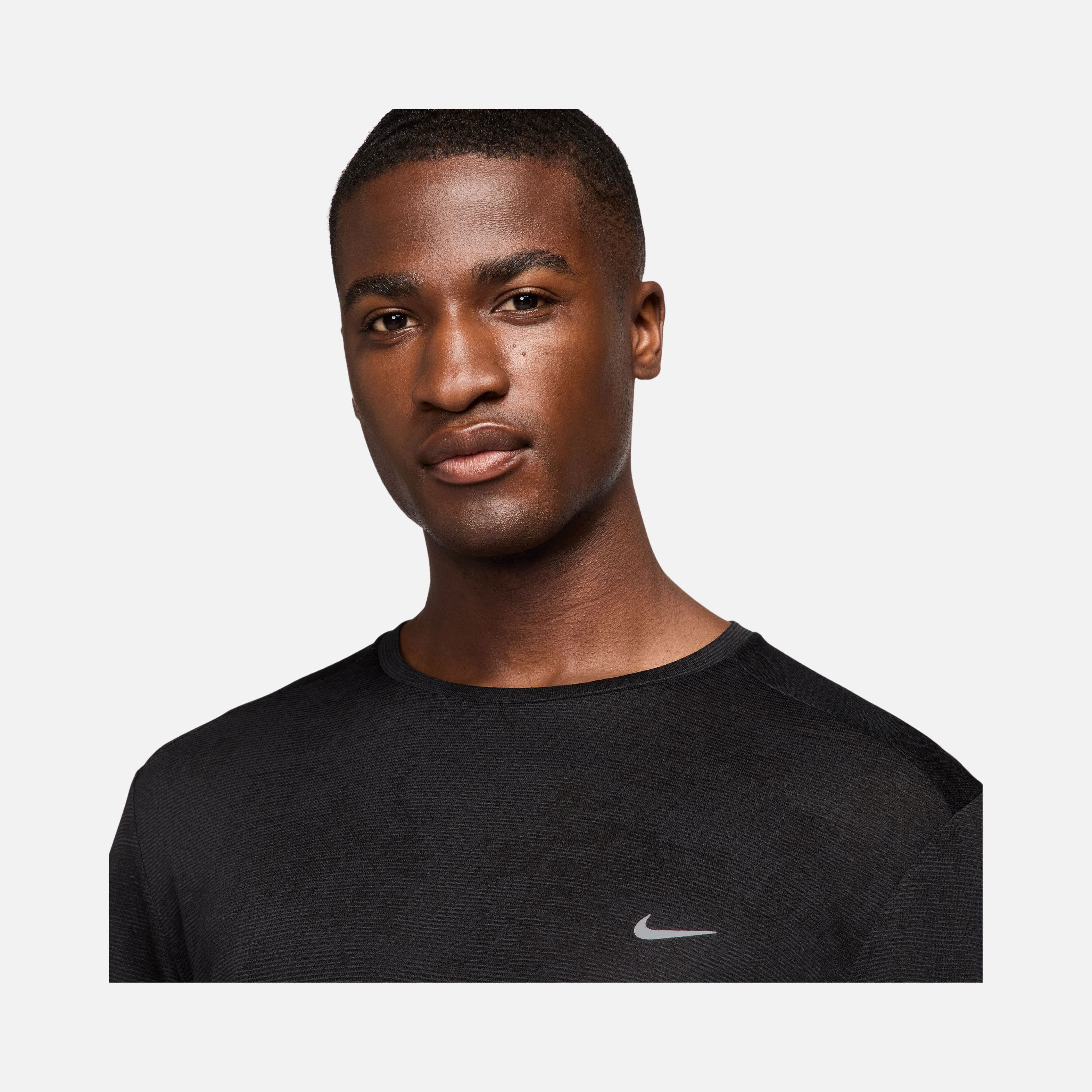 Nike Dri-Fit ADV Run Division Short-Sleeve Running Erkek Tişört