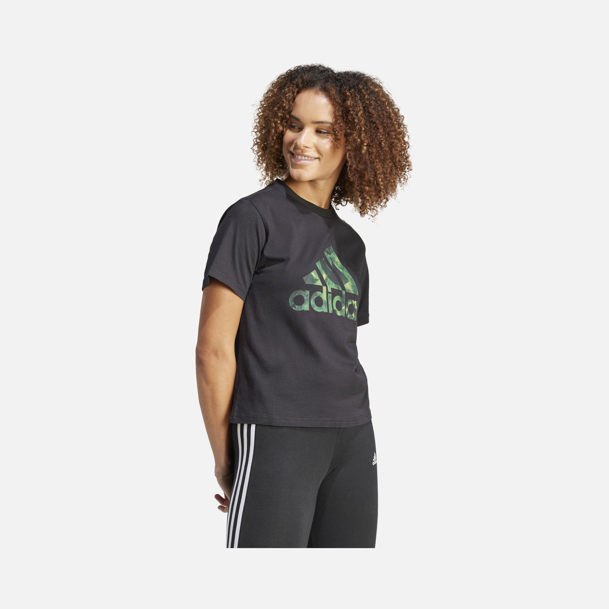 adidas Sportswear Aop Camouflage Graphic Short-Sleeve Kadın Tişört