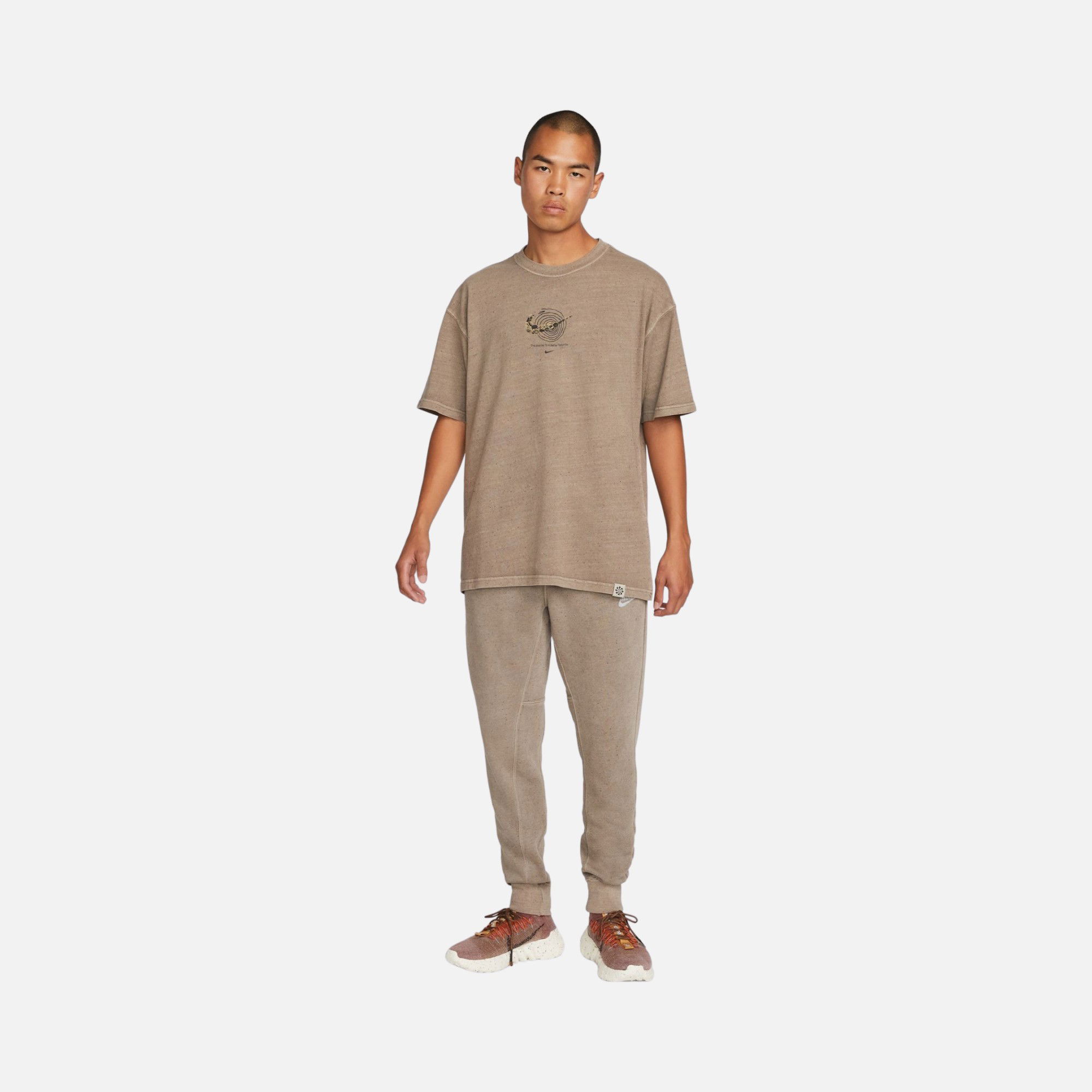 Nike Sportswear ''The Journey To A Better Tomorrow'' Graphic Short-Sleeve Erkek Tişört