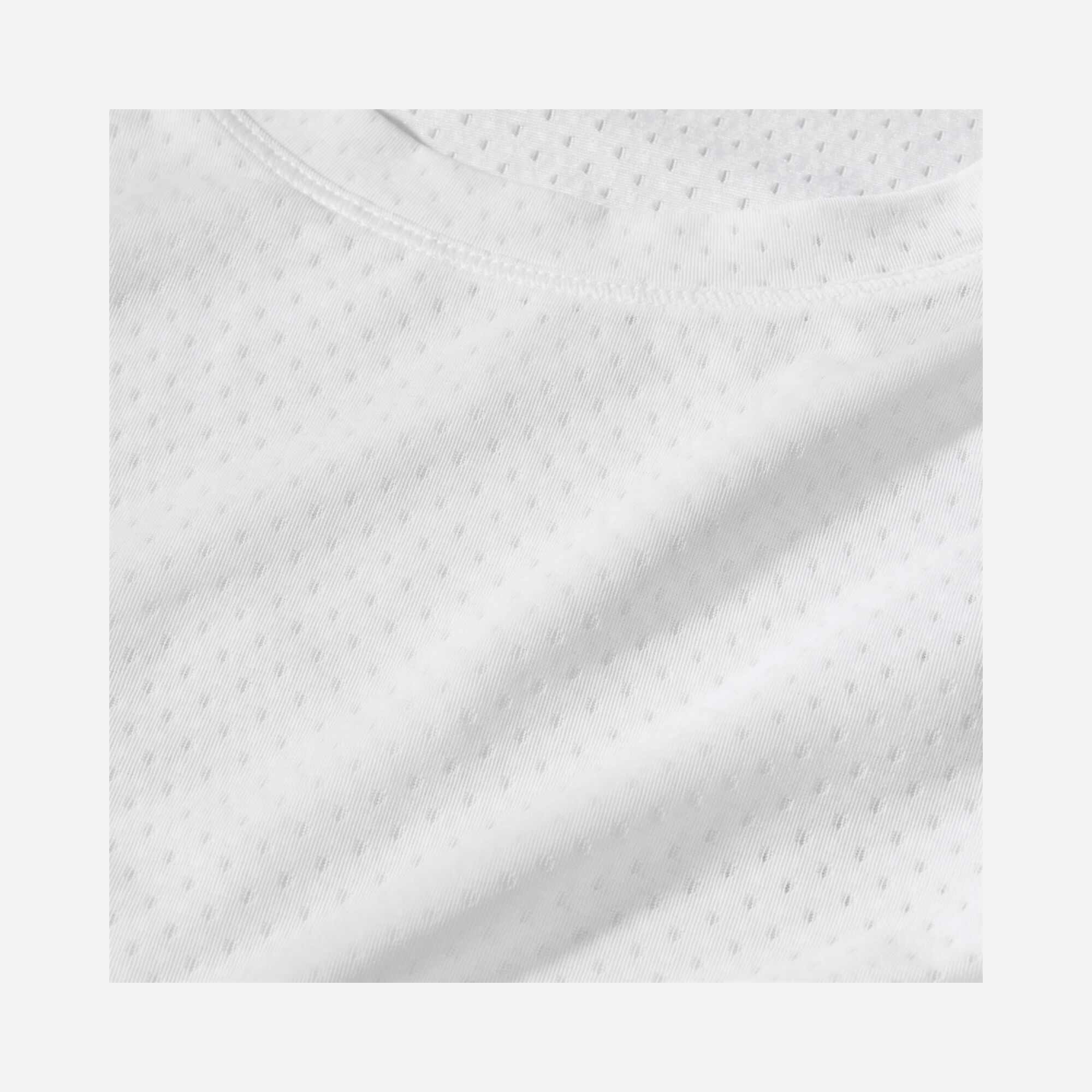 Nike One Classic Breathe Dri-Fit Training Short-Sleeve Kadın Tişört