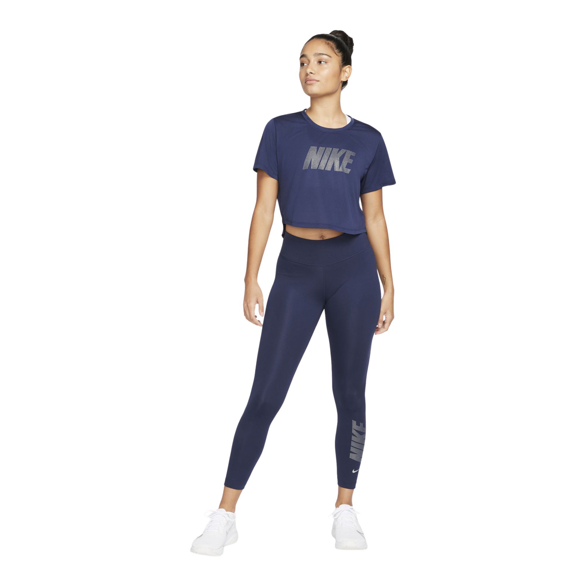 Nike Dri-Fit One Standard Fit Graphic Short-Sleeve Kadın Tişört