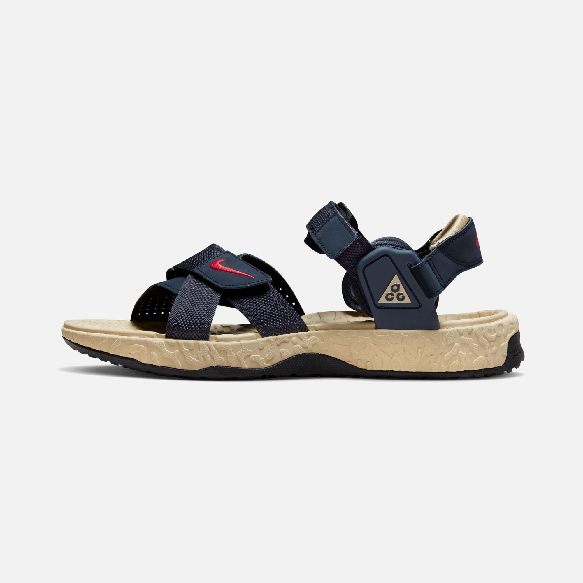 Nike ACG Air Deschutz+ ''City Walks to Canyon Trails'' Erkek Sandalet