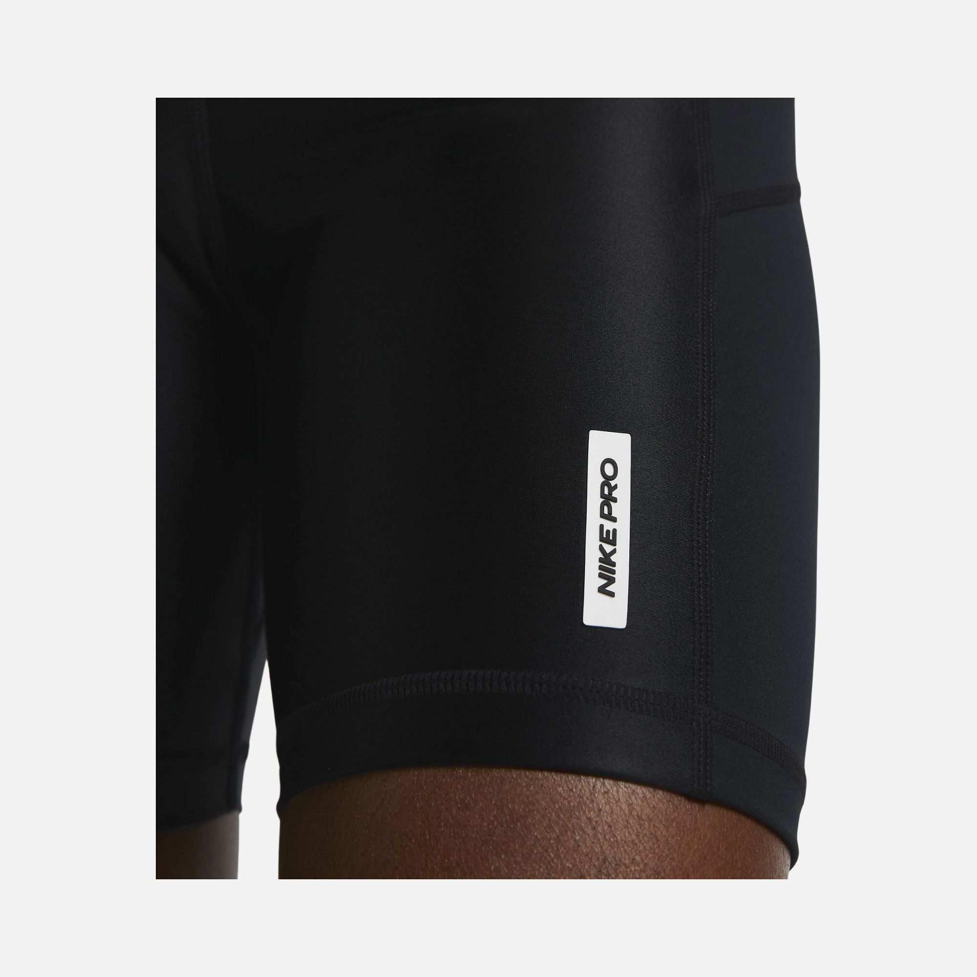 Nike Pro Mid-Rise 7" Membership Biker Kadın Şort