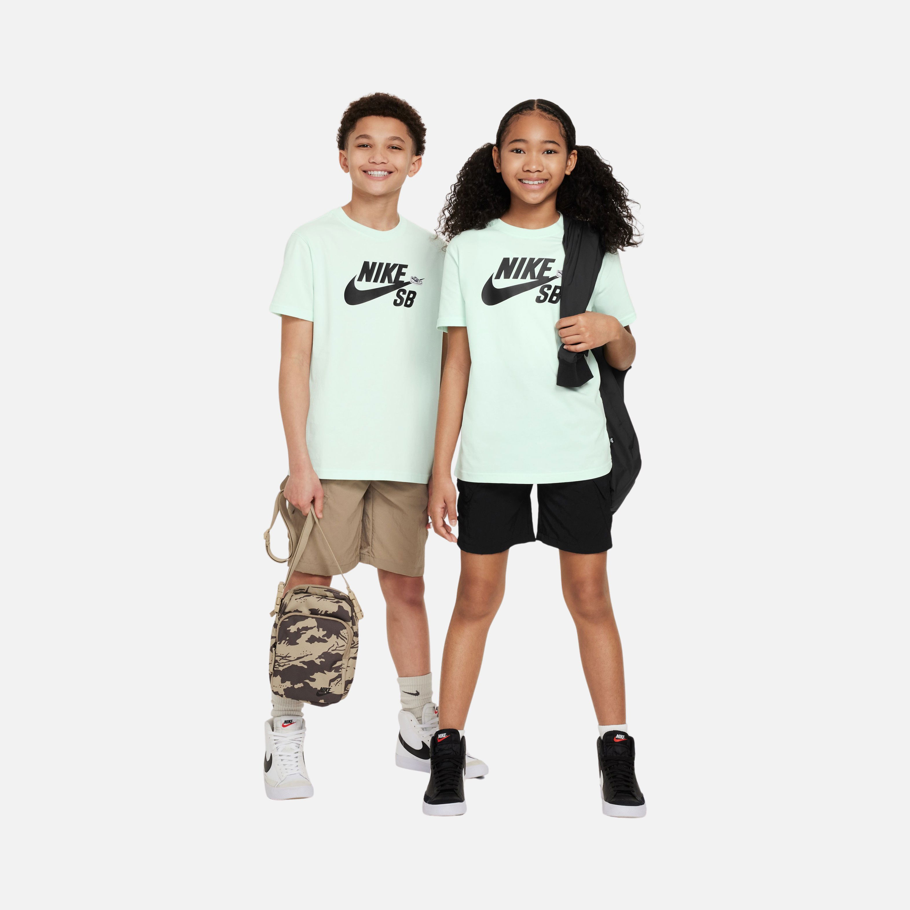 Nike Sportswear SB Logo Graphic Short-Sleeve Çocuk Tişört