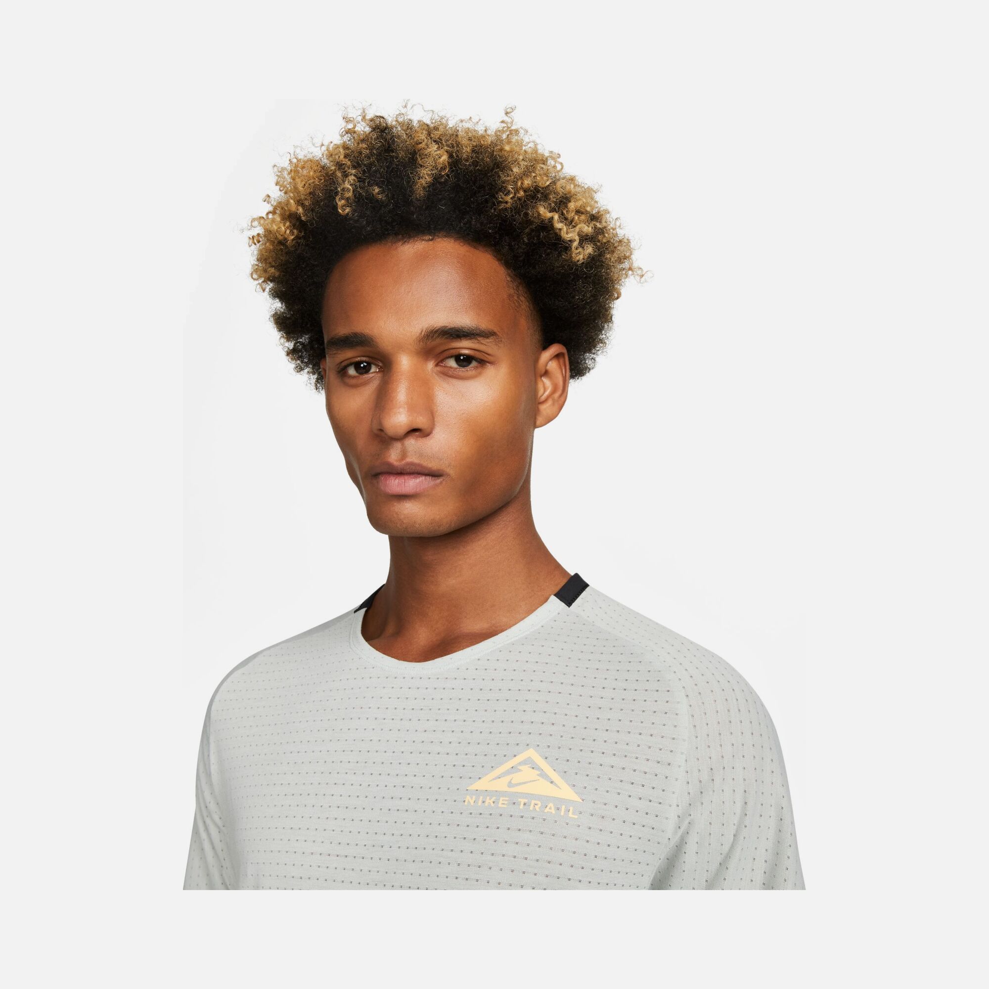 Nike Dri-Fit Trail Solar Chase Running Short-Sleeve Erkek Tişört