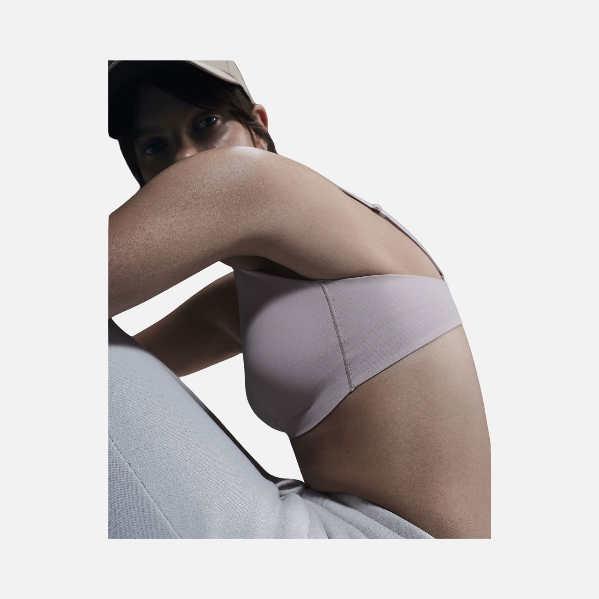 Nike Alate Minimalist Light-Support Padded Convertible Kadın Bra
