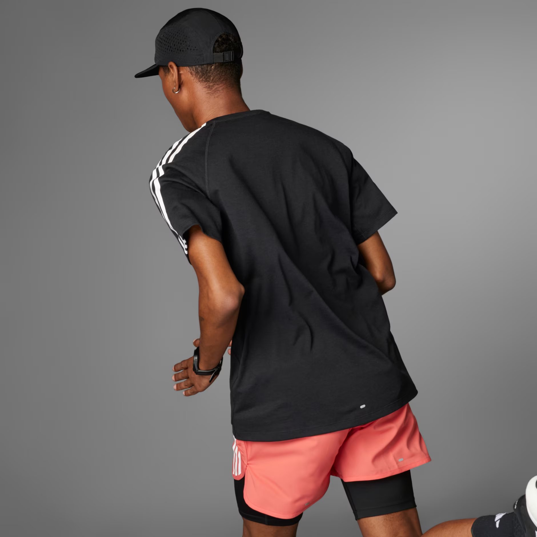 adidas Own the Run 3-Stripes Short-Sleeve Erkek Tişört
