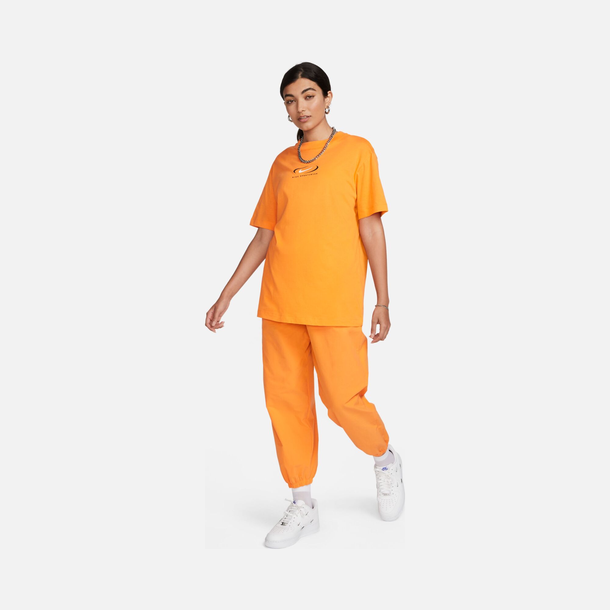 Nike Sportswear Graphic Loose Fit Short-Sleeve Kadın Tişört