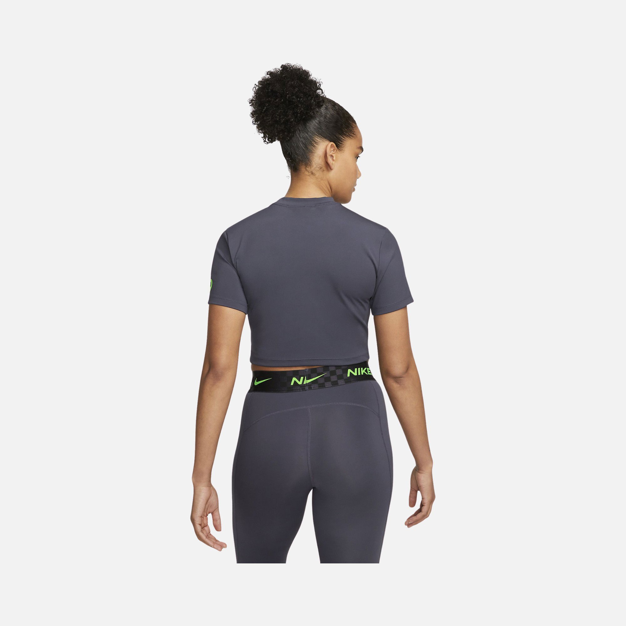 Nike Pro Dri-Fit Cropped Graphic Training Short-Sleeve Kadın Tişört