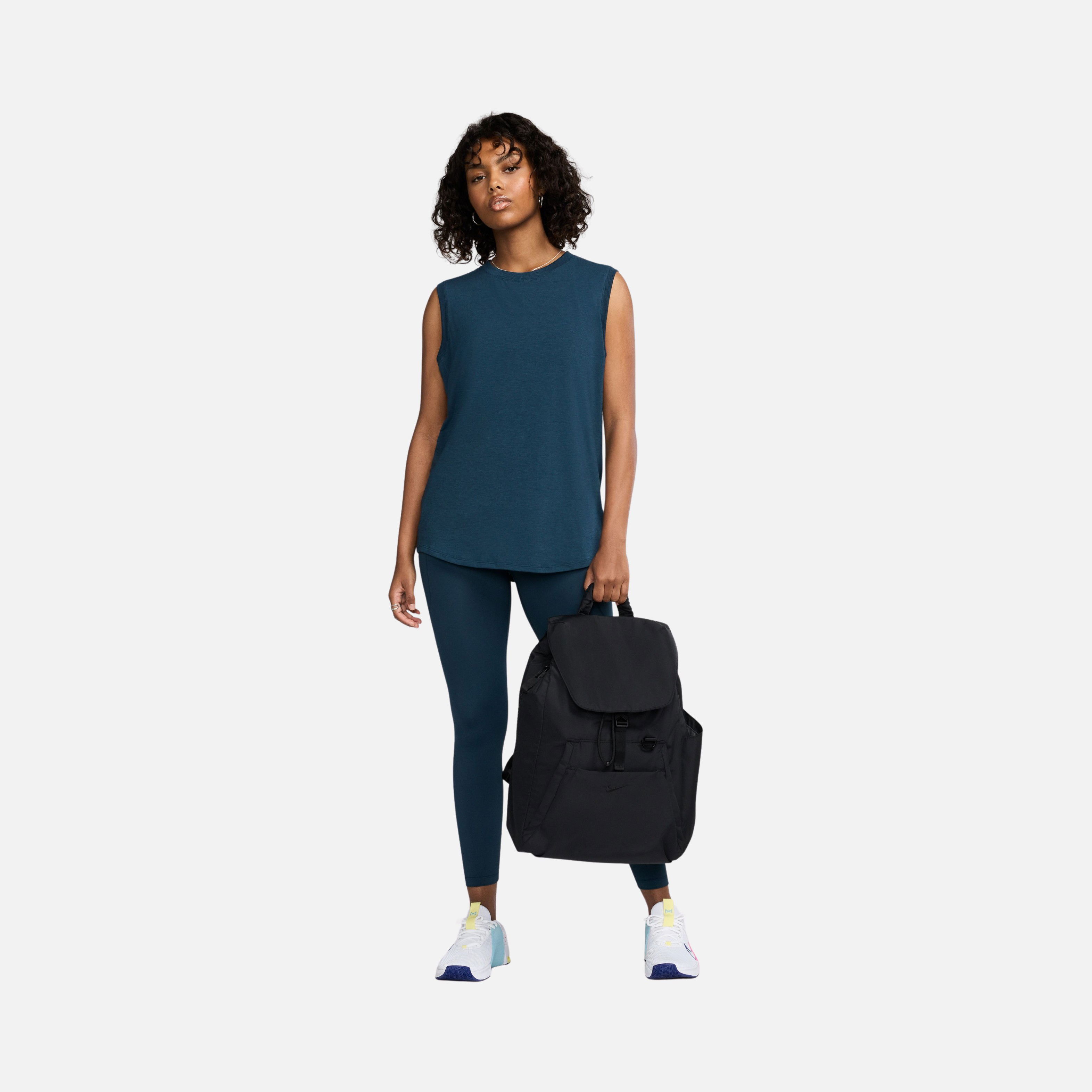 Nike One ''Drawstring, Buckle & Magnetic Lock Design'' (25 L) Training Kadın Sırt Çantası