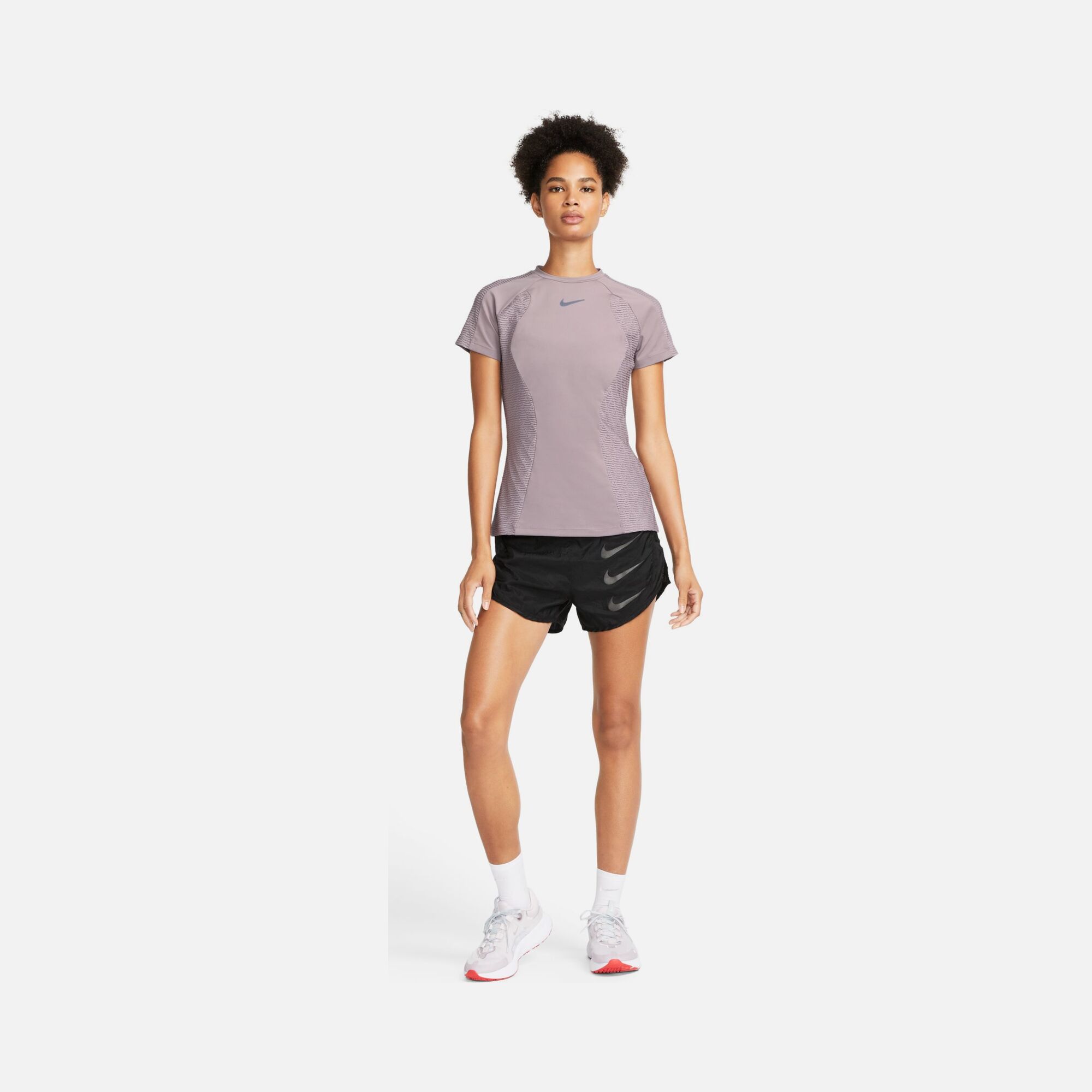 Nike Dri-Fit ADV Run Division Short-Sleeve Kadın Tişört
