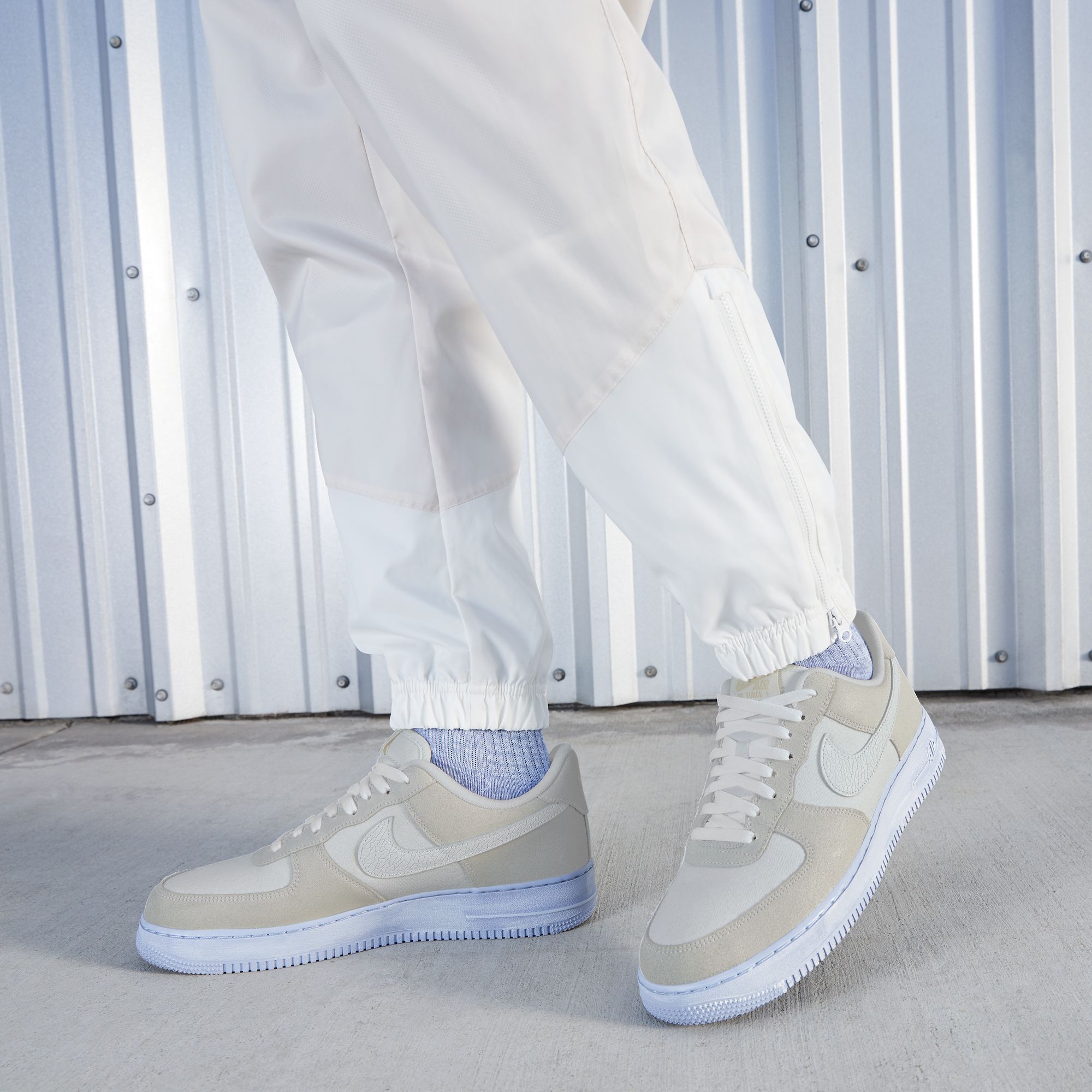 Nike Air Force 1 '07 LV8 EMB Erkek Spor Ayakkabı