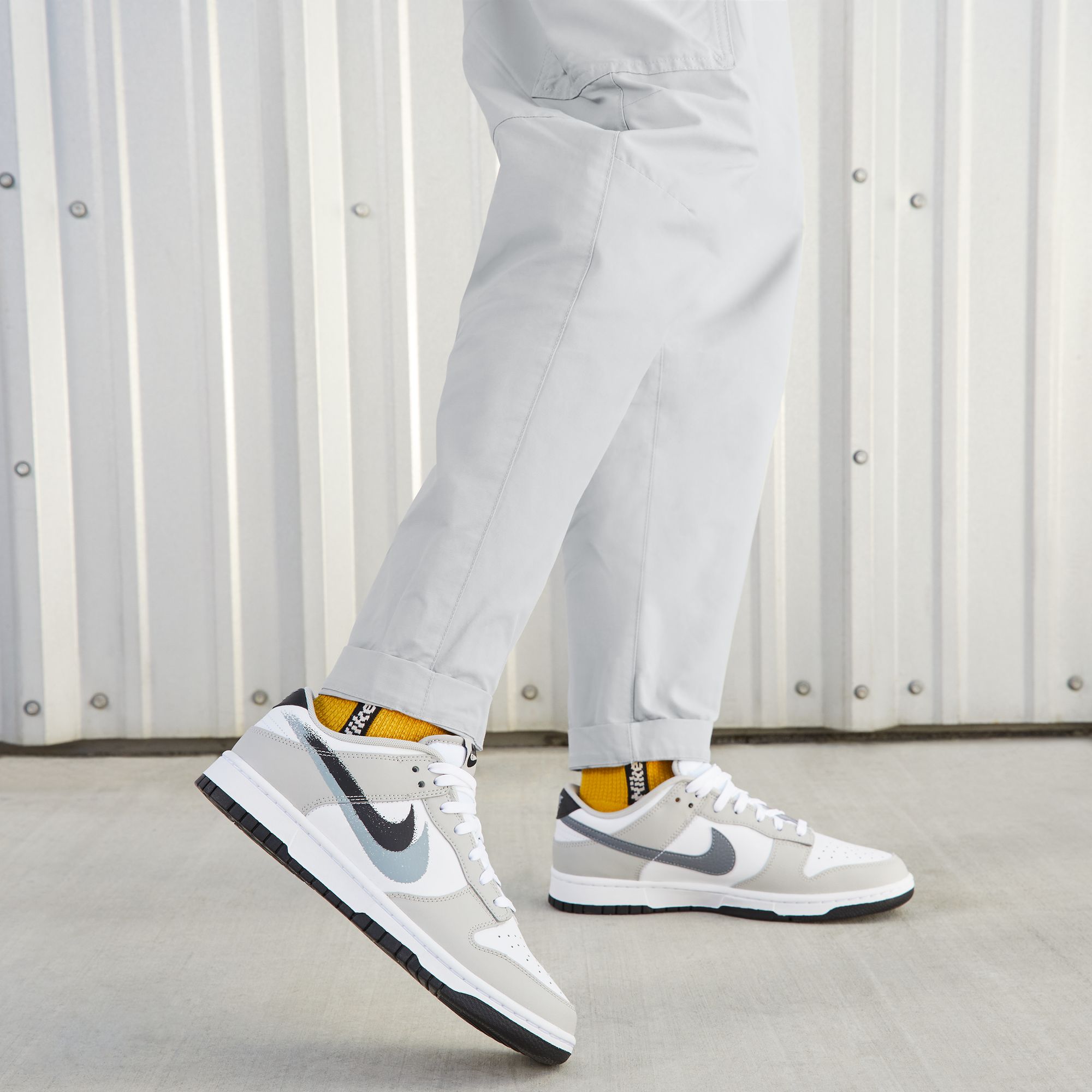 Nike Dunk Low ''Spray Paint Swoosh Logo'' Erkek Spor Ayakkabı