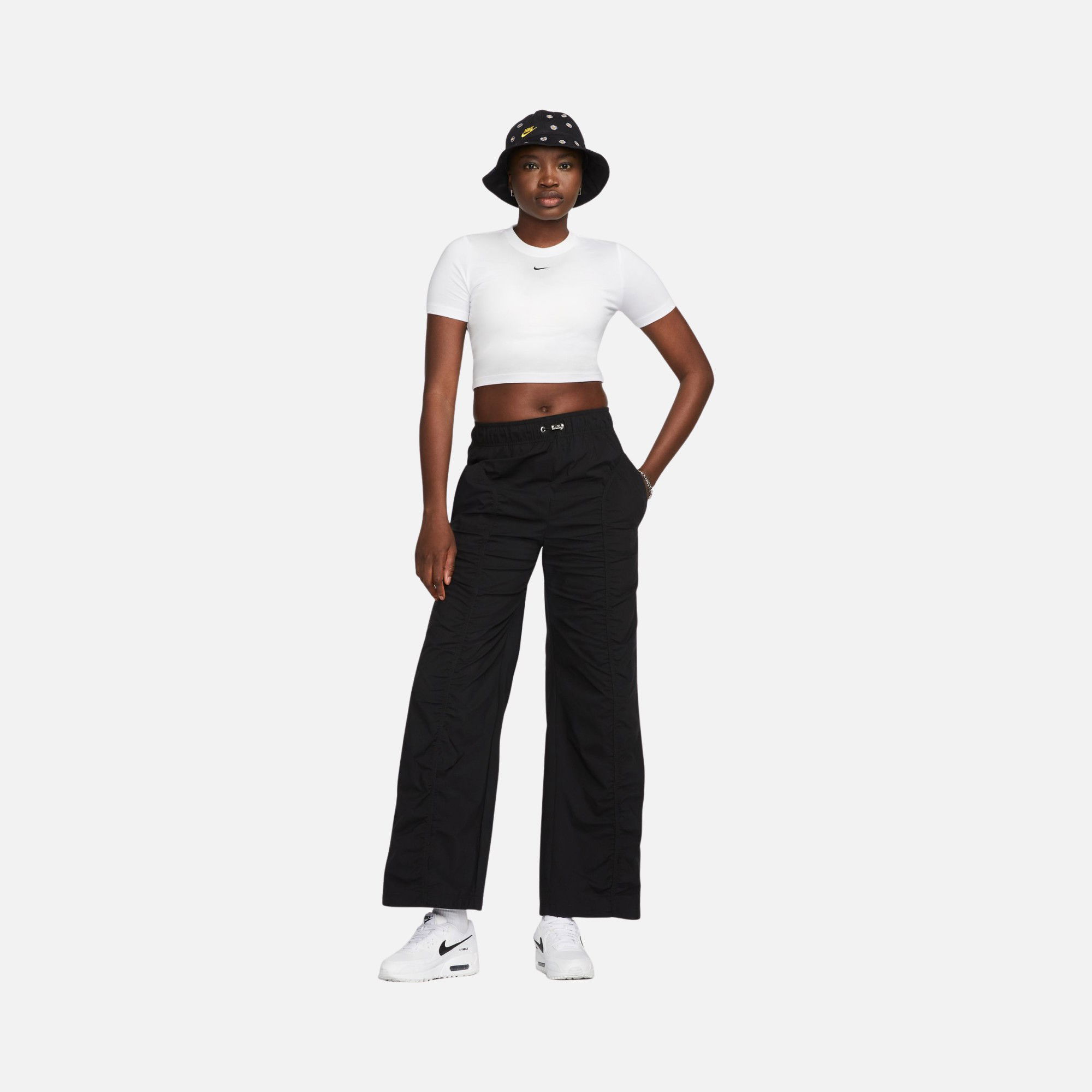 Nike Sportswear Essential Slim-Fit Cropped Short-Sleeve Kadın Tişört