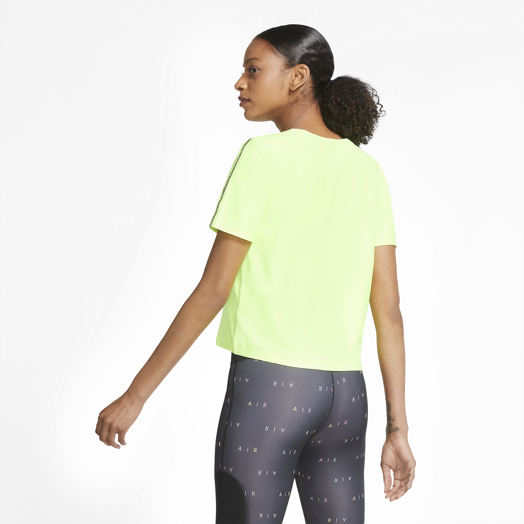Nike Air Short-Sleeve Running Top Kadın Tişört