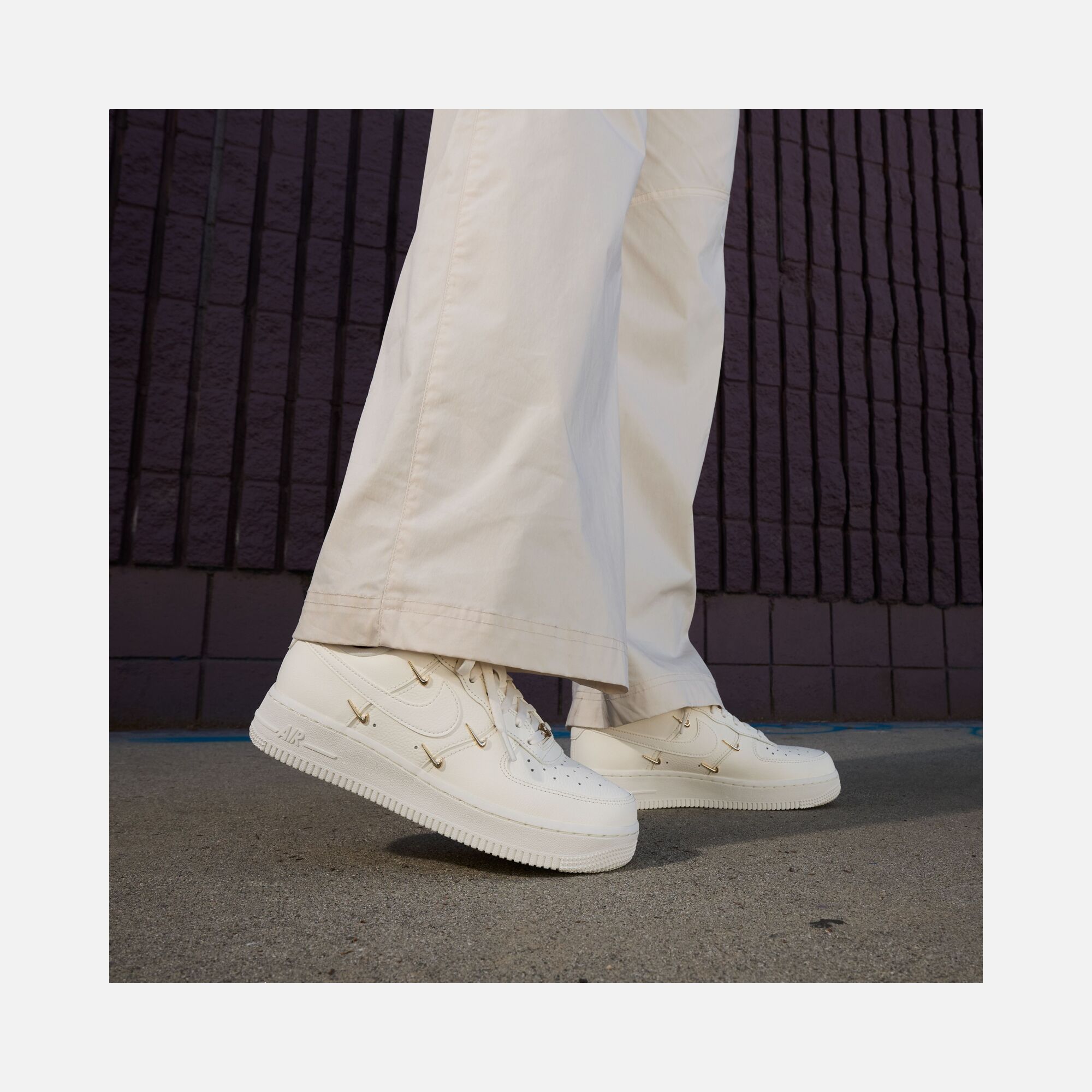 Nike Air Force 1 '07 LX ''Gold Swooshes'' Kadın Spor Ayakkabı