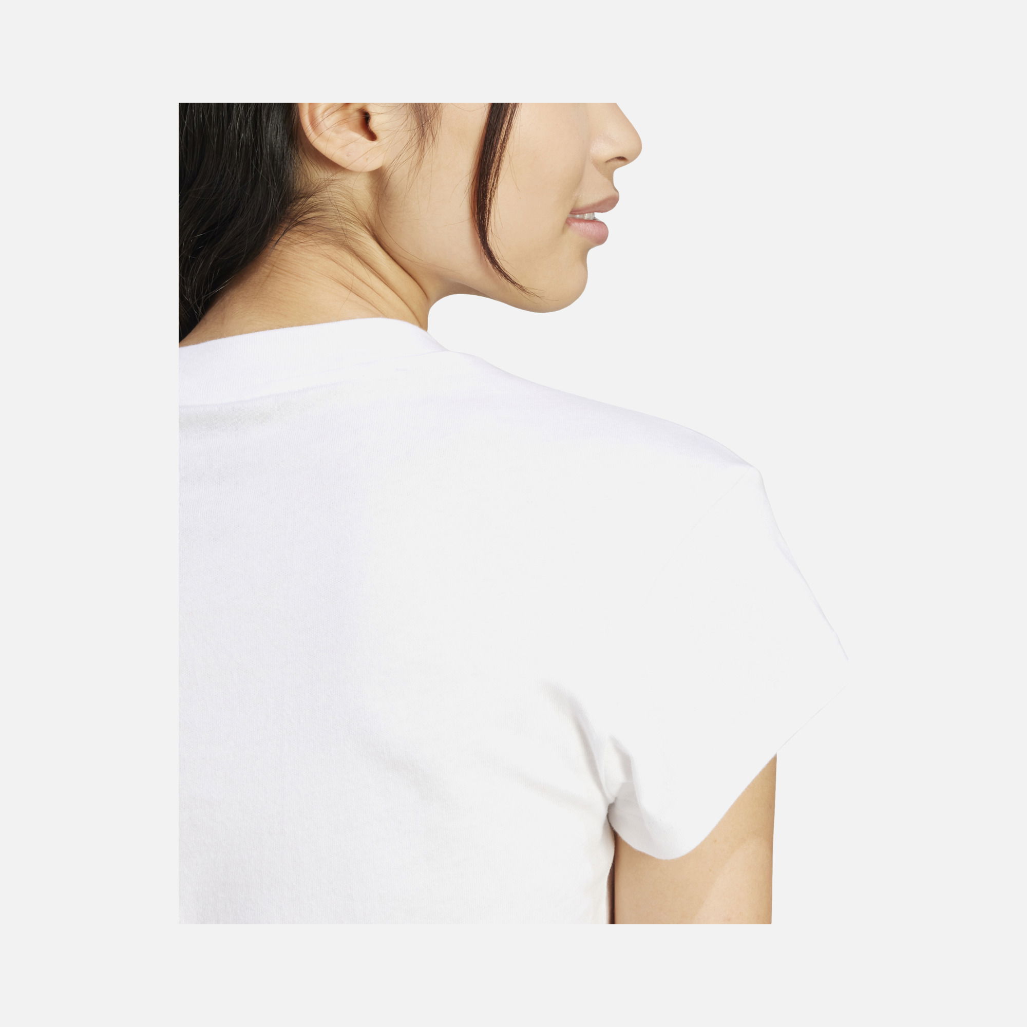 adidas Future Icons Small Logo Graphic Slim Cut Cropped Short-Sleeve Kadın Tişört