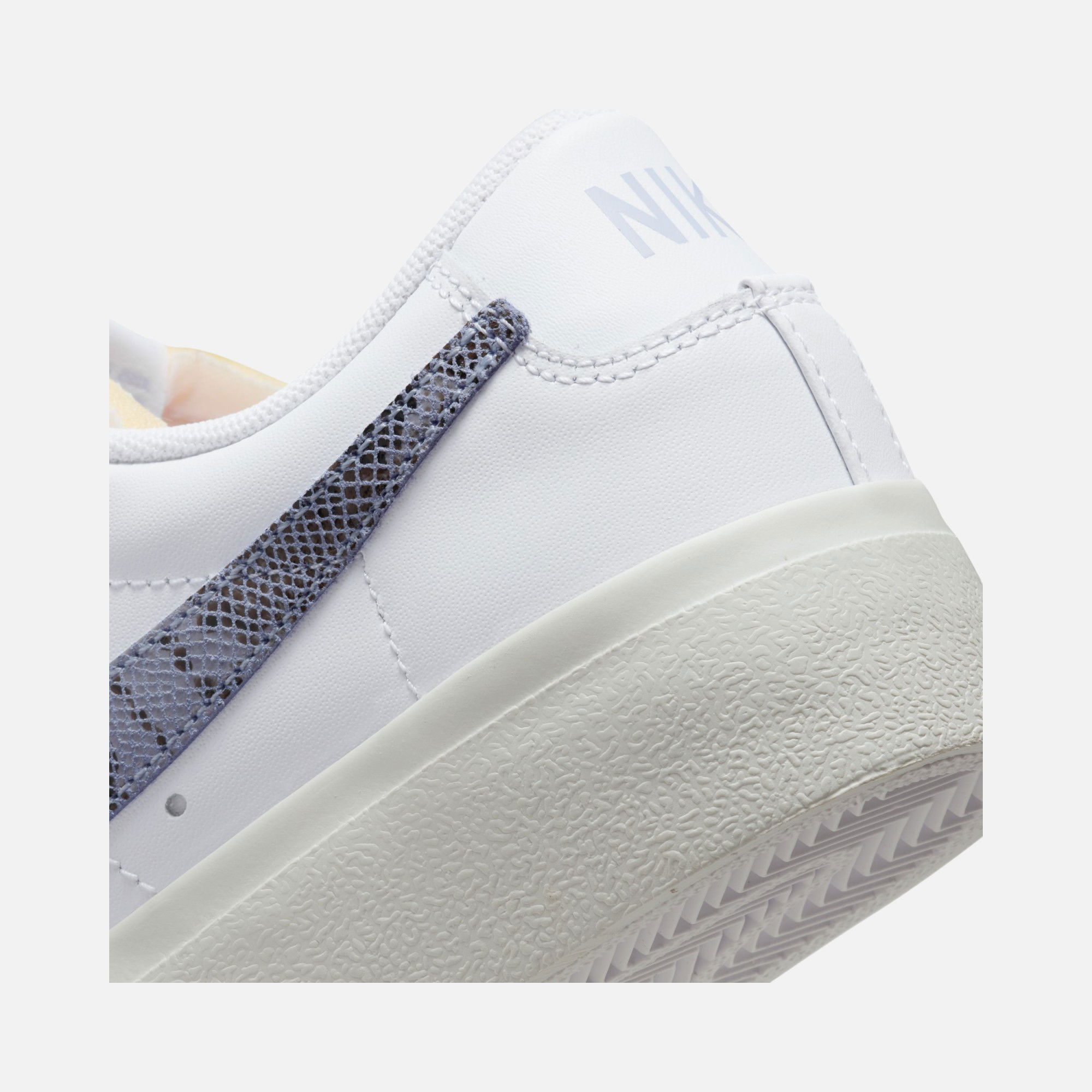Nike Blazer Low Platform ''Snakeskin Swoosh'' Kadın Spor Ayakkabı