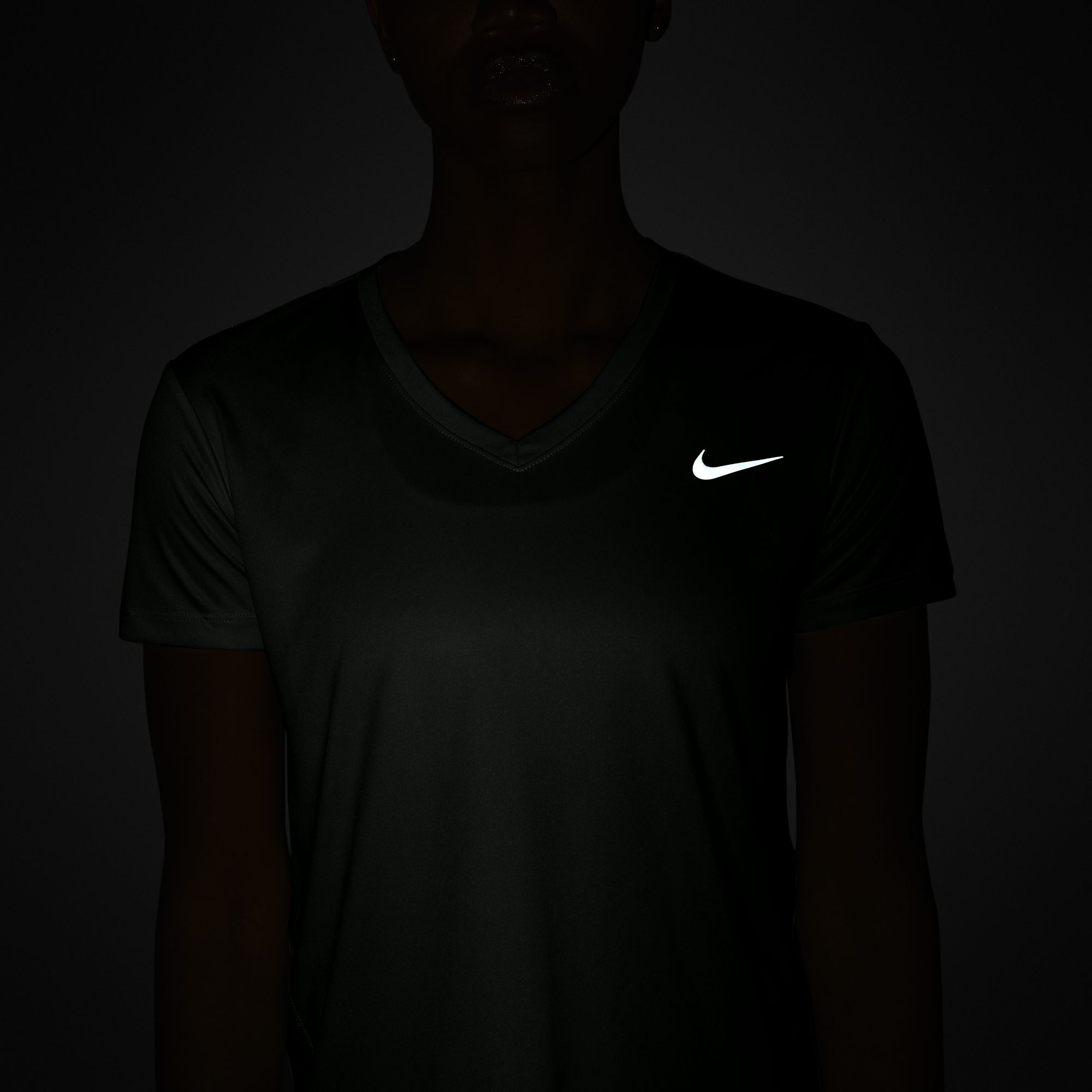 Nike Dri-Fit Miler Vneck Running Short-Sleeve Kadın Tişört