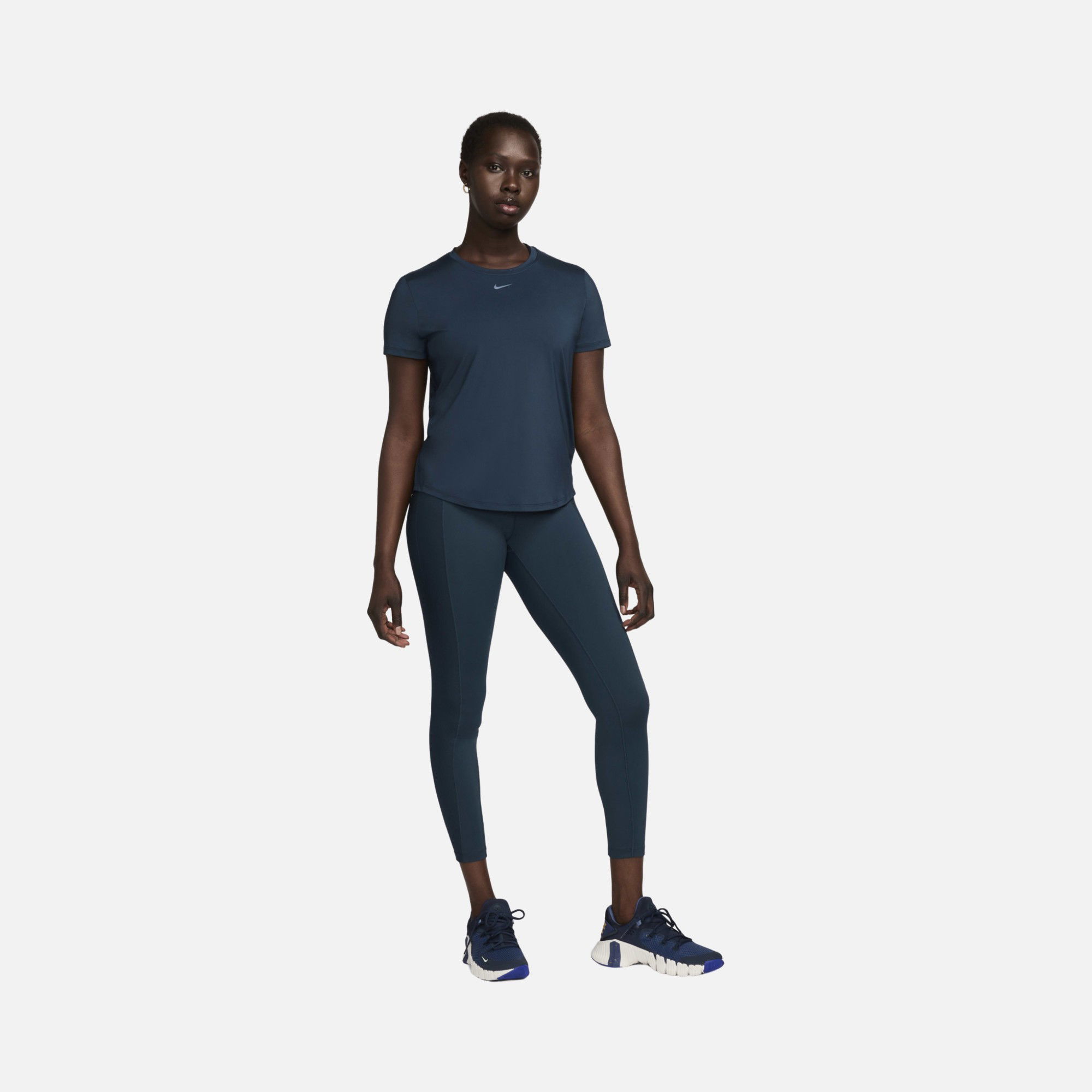 Nike One Classic Dri-Fit Short-Sleeve Training Kadın Tişört