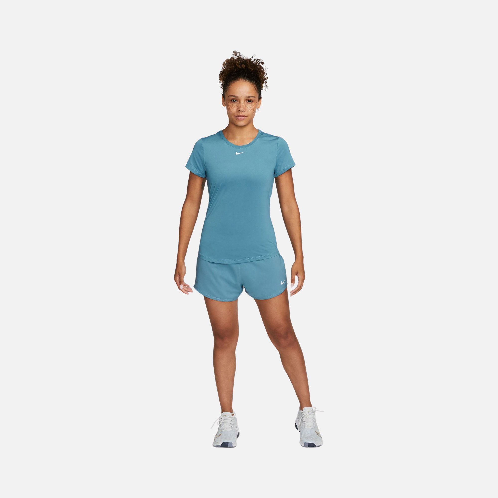 Nike Dri-Fit One Slim-Fit Short-Sleeve Kadın Tişört