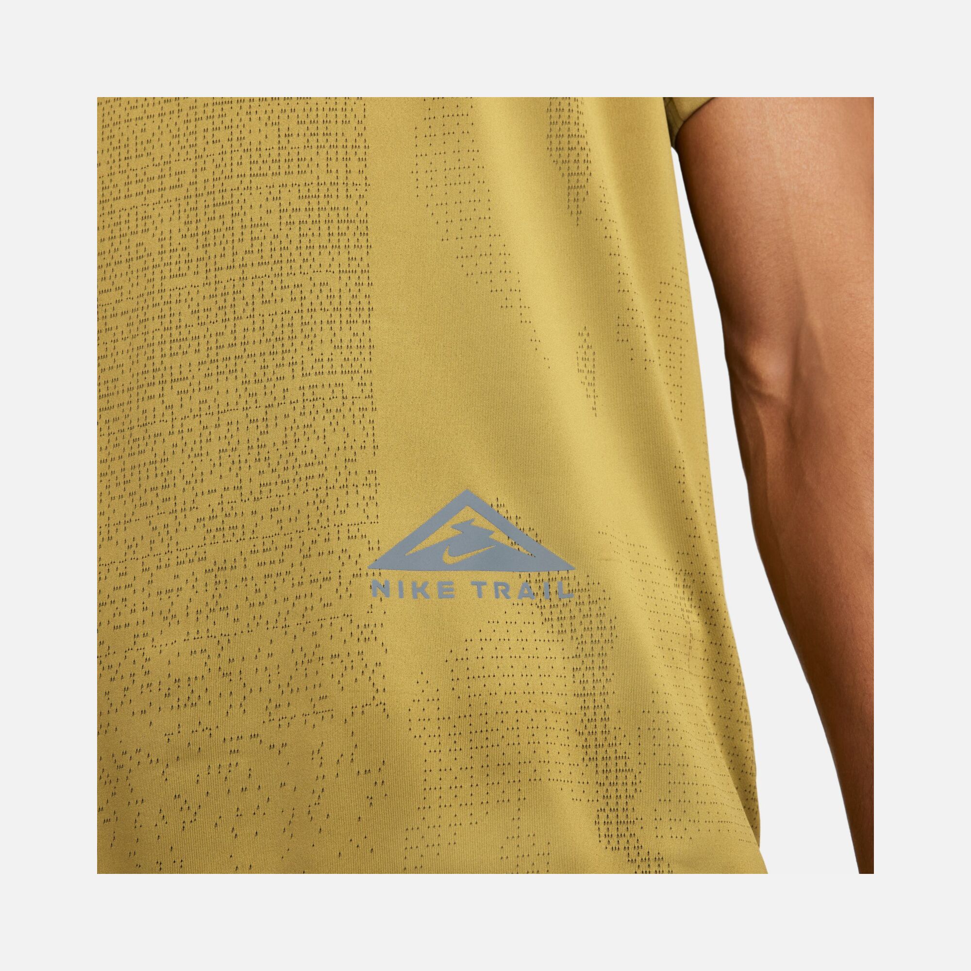 Nike Dri-Fit Rise 365 Trail Running Short-Sleeve Erkek Tişört