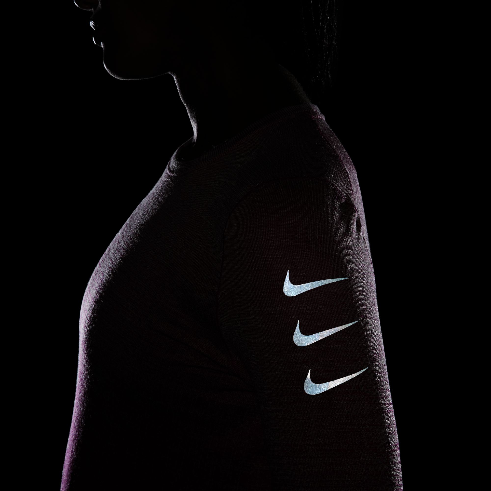 Nike Dri-Fit Advance Run Division Long-Sleeve Kadın Tişört