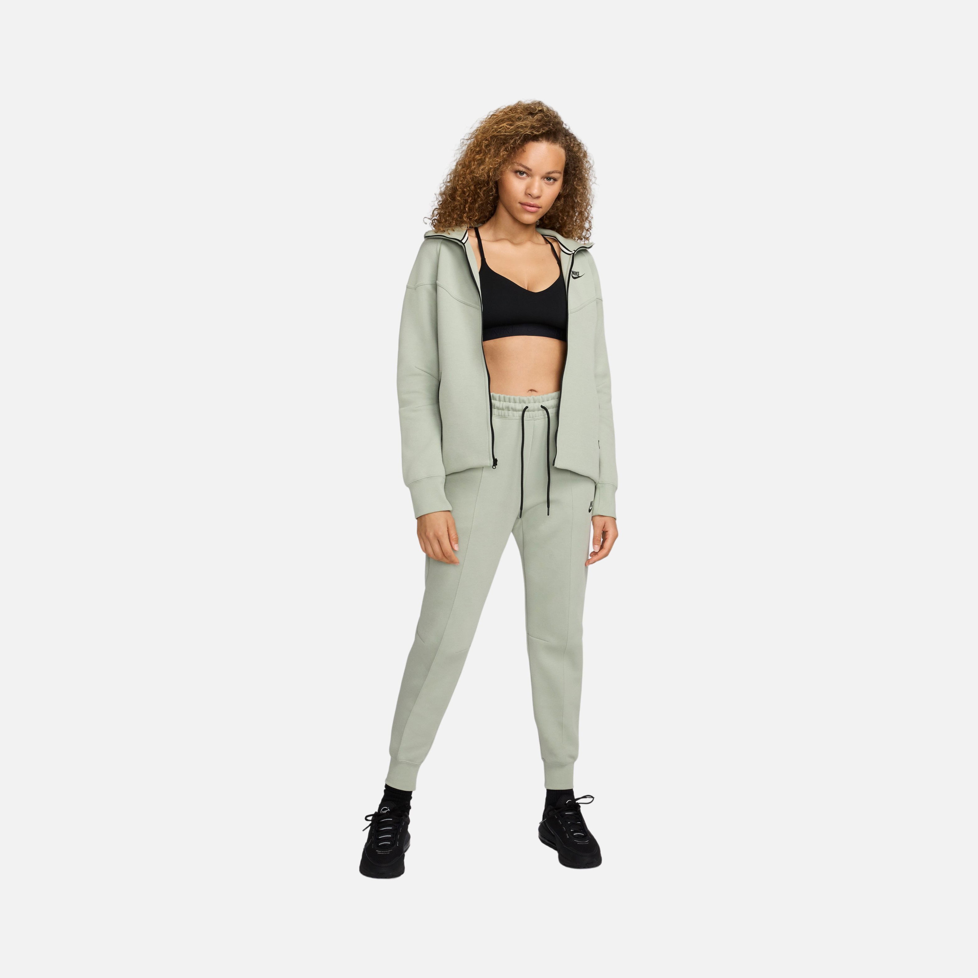 Nike Sportswear Tech Fleece Mid-Rise Kadın Eşofman Altı