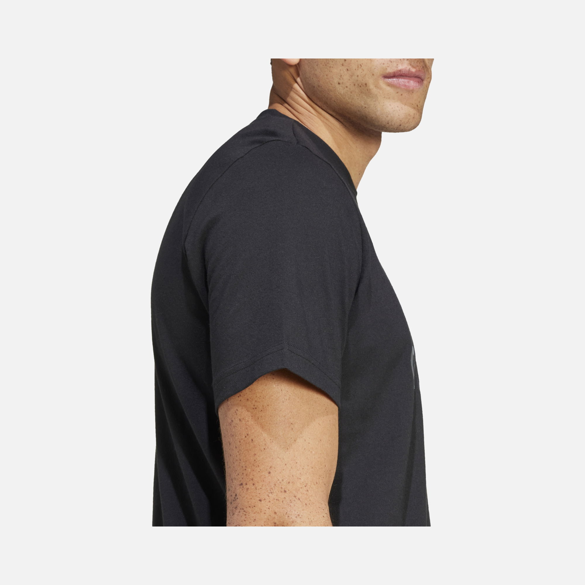 adidas Sportswear Camouflage Badge of Sport Graphic Short-Sleeve Erkek Tişört
