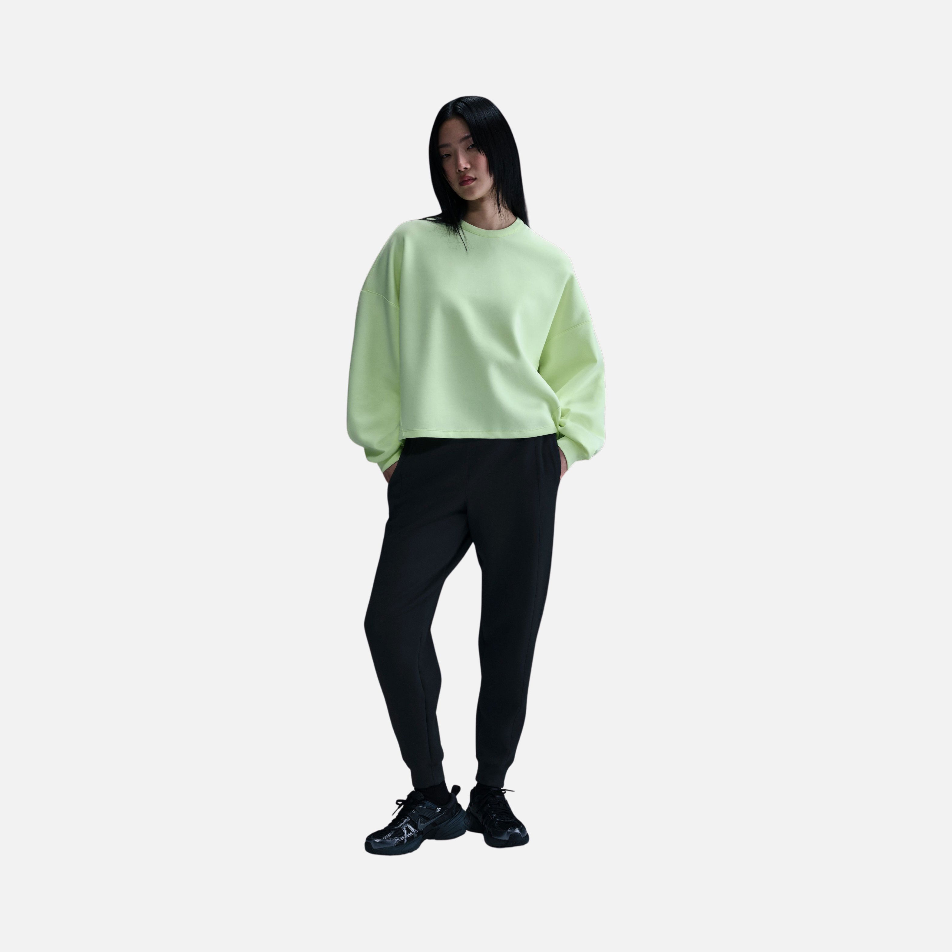 Nike 24.7 Dri-Fit Soft Knit Extra Loose Cut Crew Training Kadın Sweatshirt