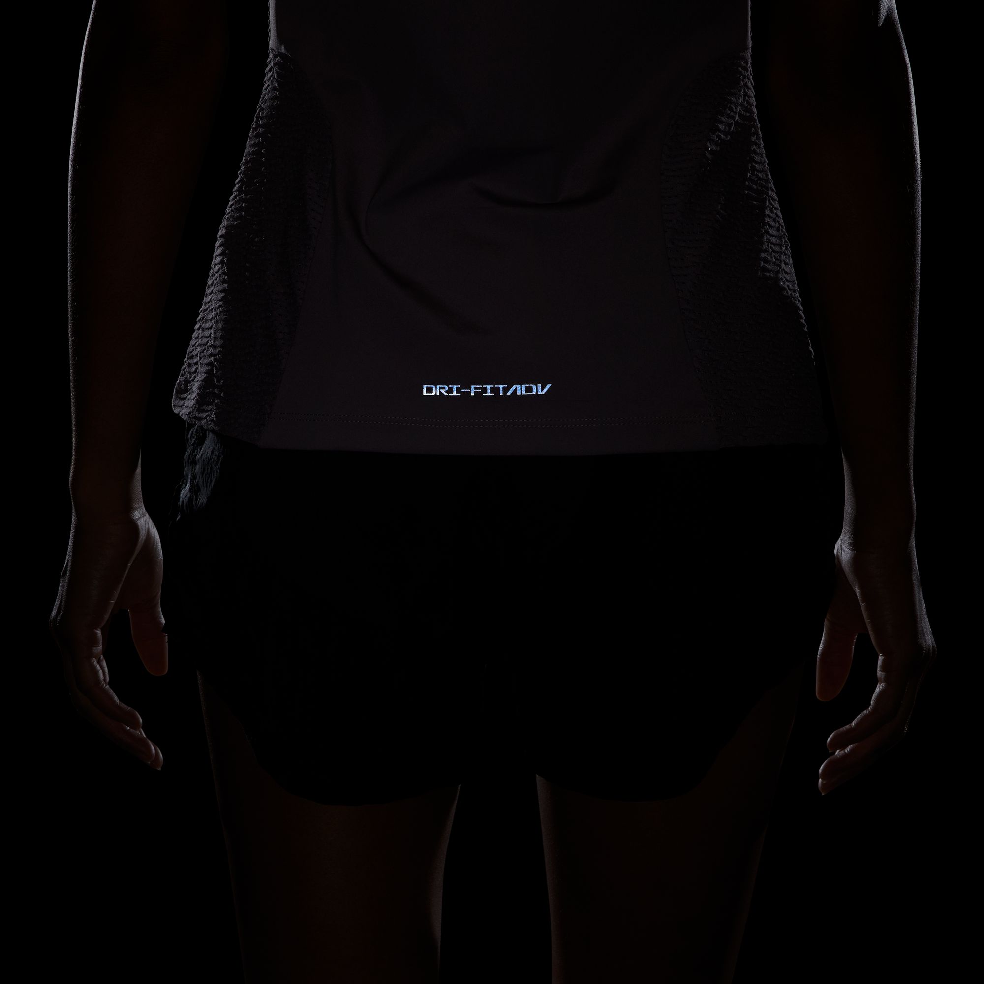 Nike Dri-Fit ADV Run Division Short-Sleeve Kadın Tişört