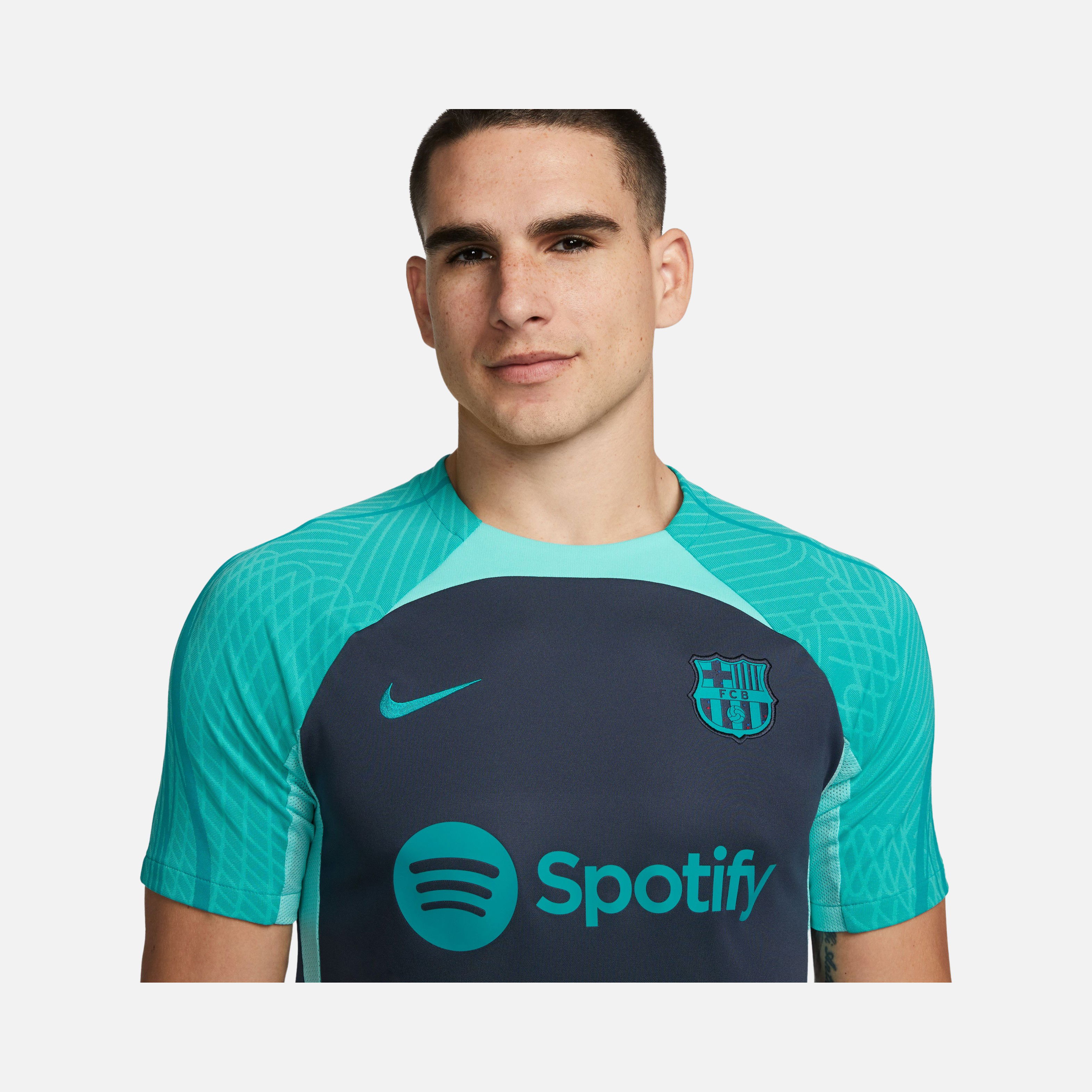 Nike FC Barcelona Dri-Fit 2023-2024 Strike Training Short-Sleeve Erkek Tişört