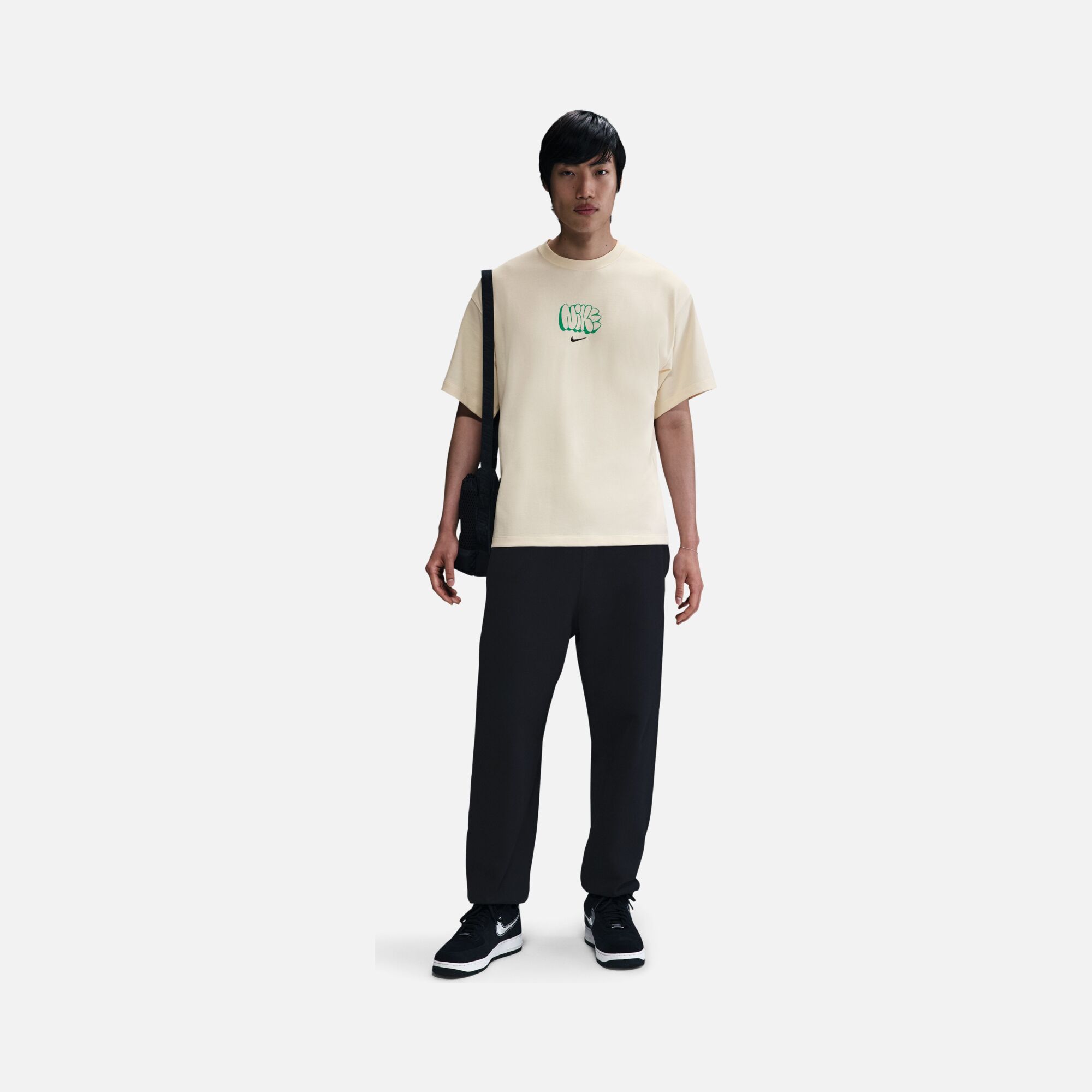 Nike Sportswear Solo Swoosh Graphics Short-Sleeve Erkek Tişört