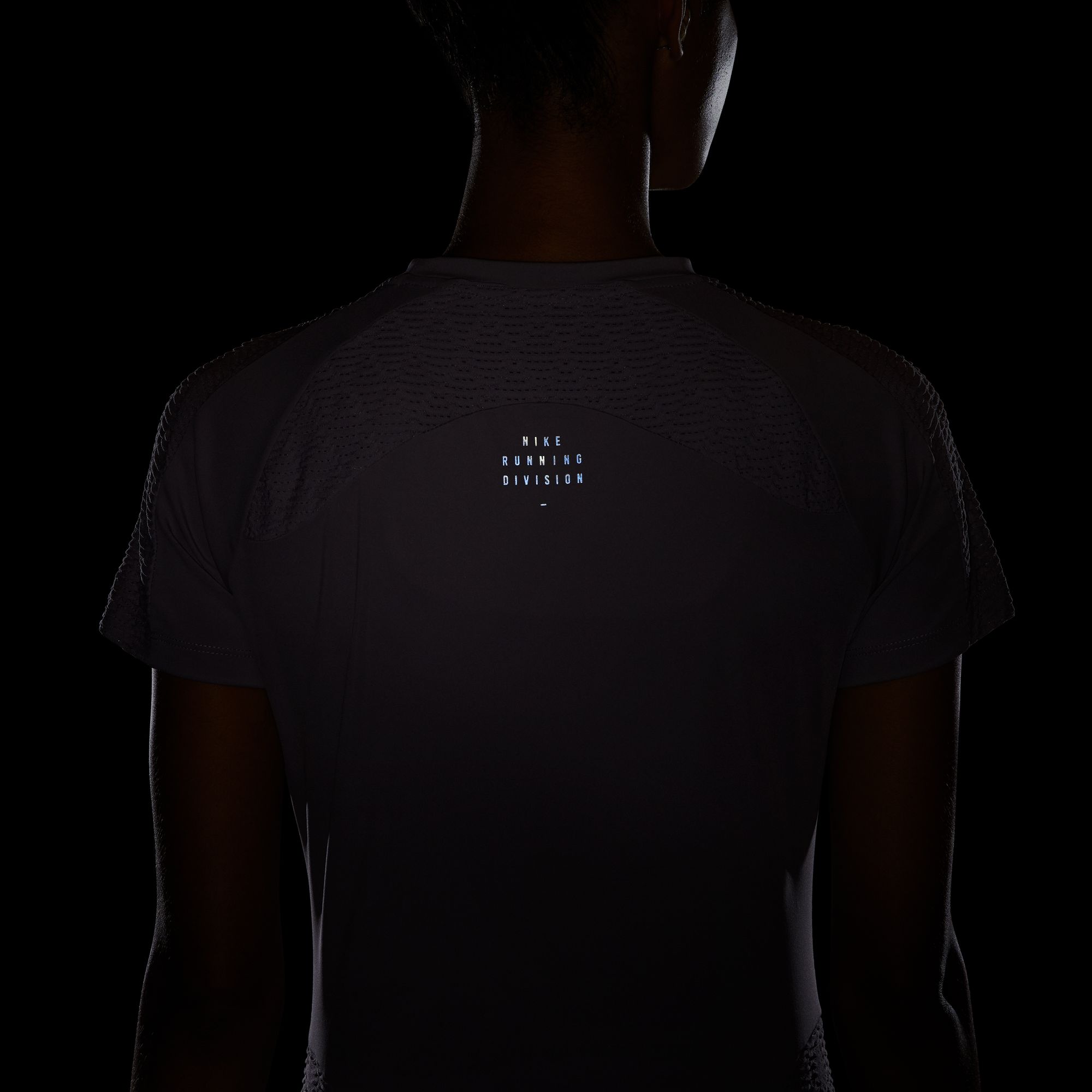 Nike Dri-Fit ADV Run Division Short-Sleeve Kadın Tişört
