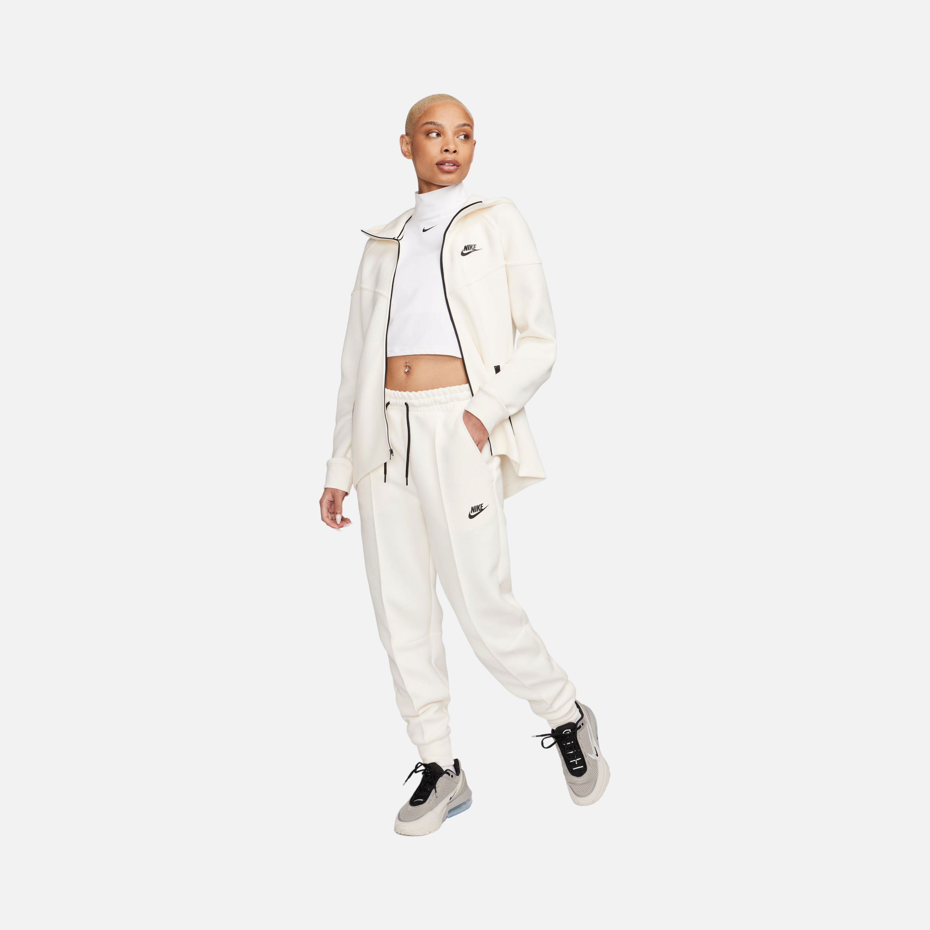 Nike Sportswear Tech Fleece Mid-Rise Kadın Eşofman Altı