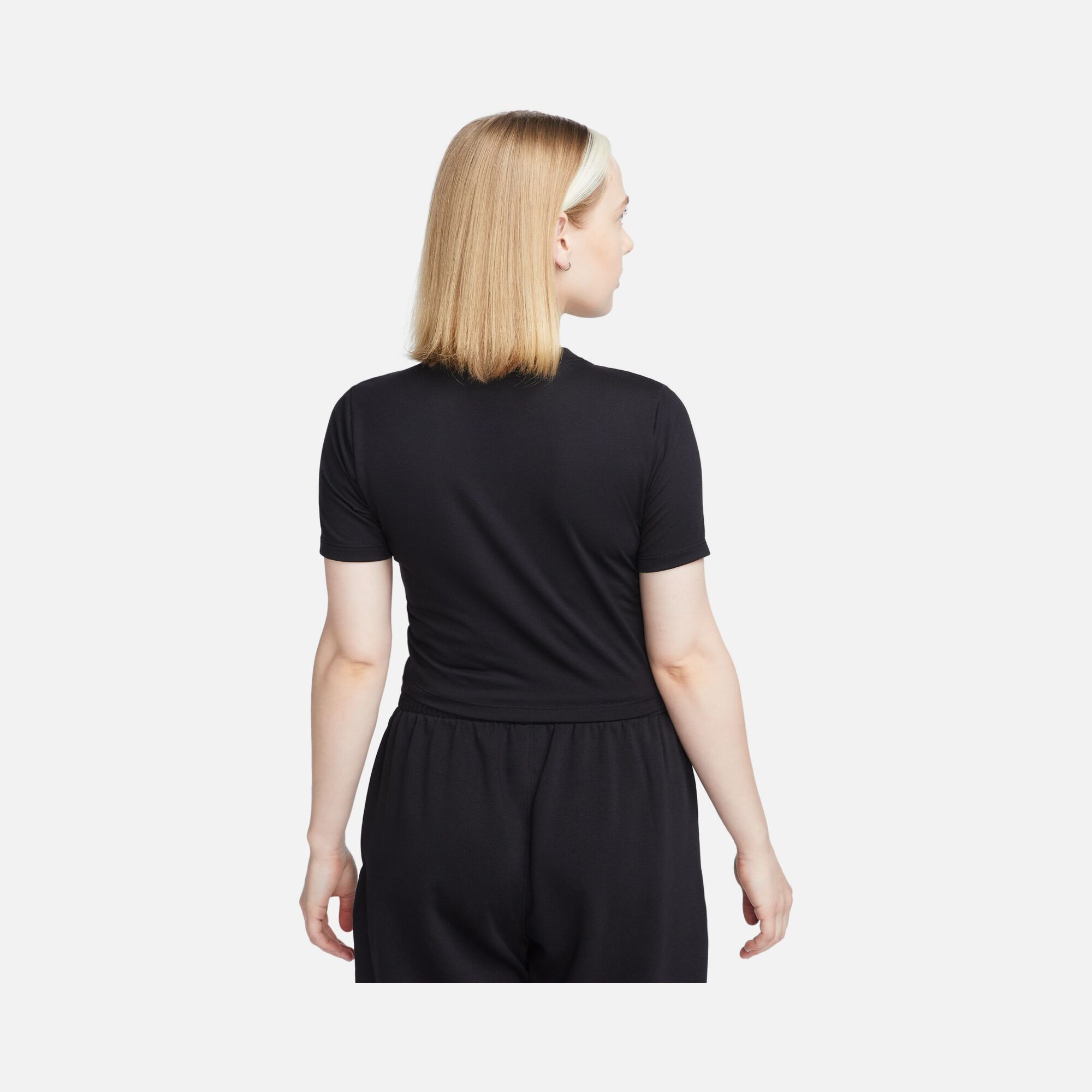 Nike Sportswear Essential Slim-Fit Cropped Short-Sleeve Kadın Tişört