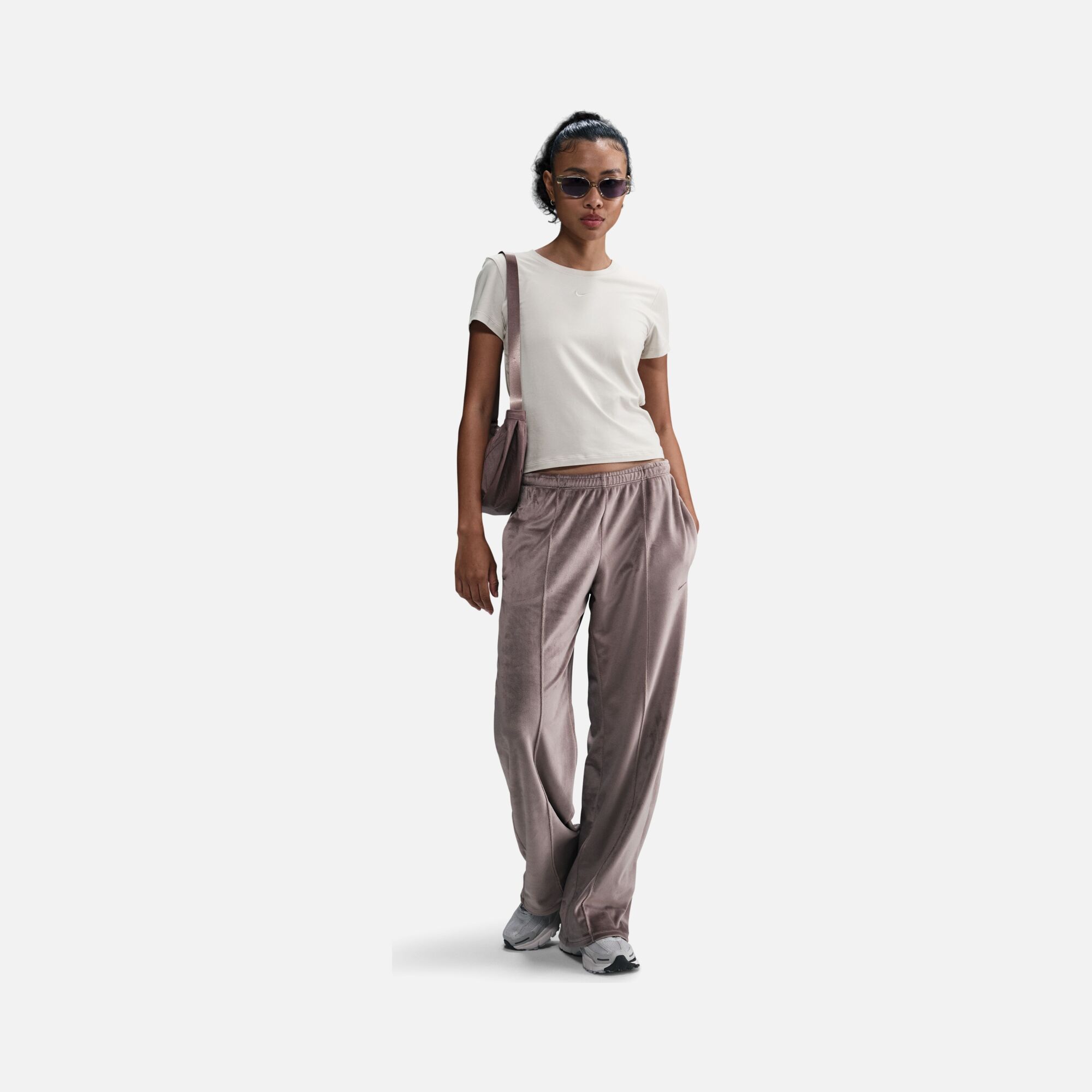 Nike Sportswear Essentials Chill Knit Short-Sleeve Kadın Tişört