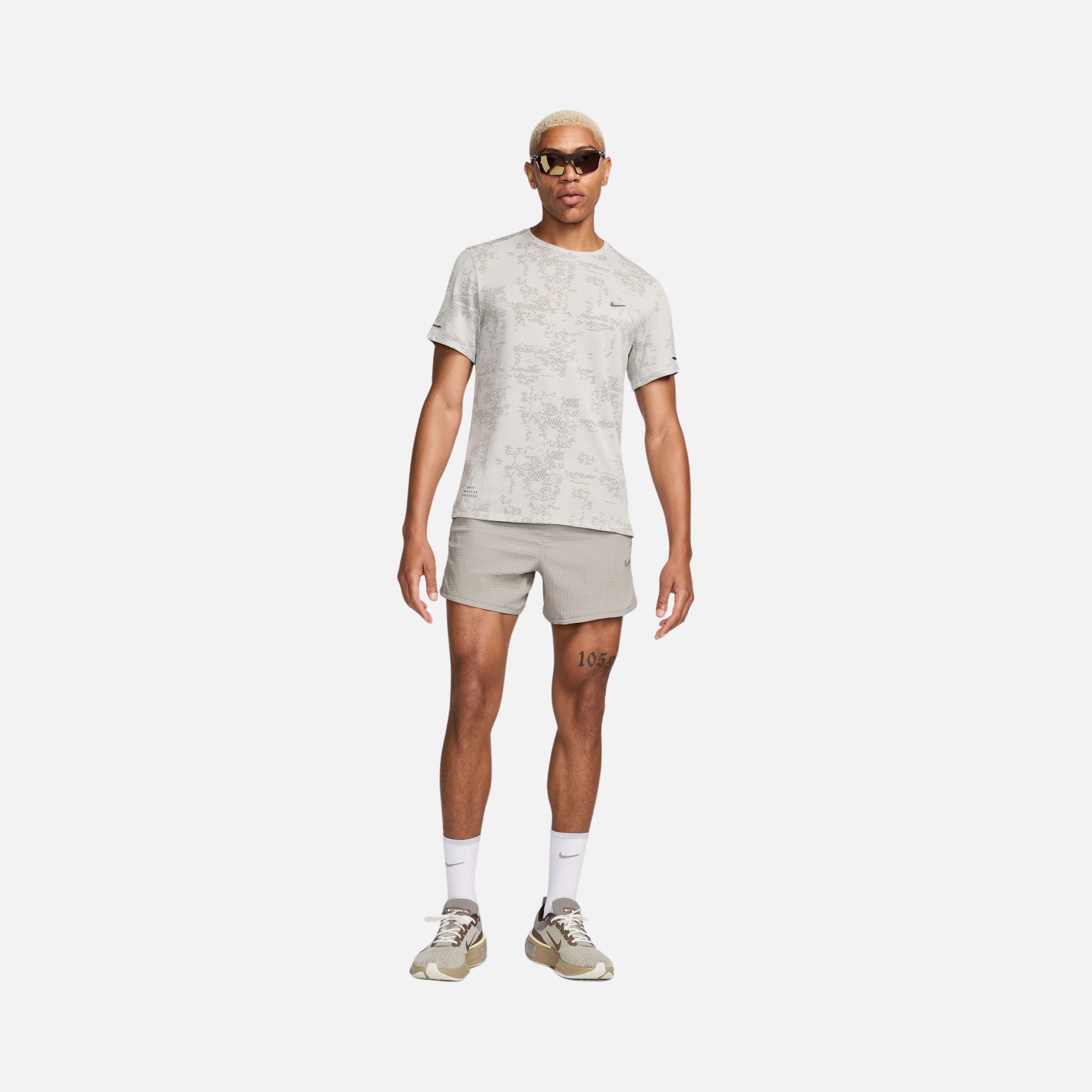 Nike Dri-Fit ADV Run Division Short-Sleeve Running Erkek Tişört