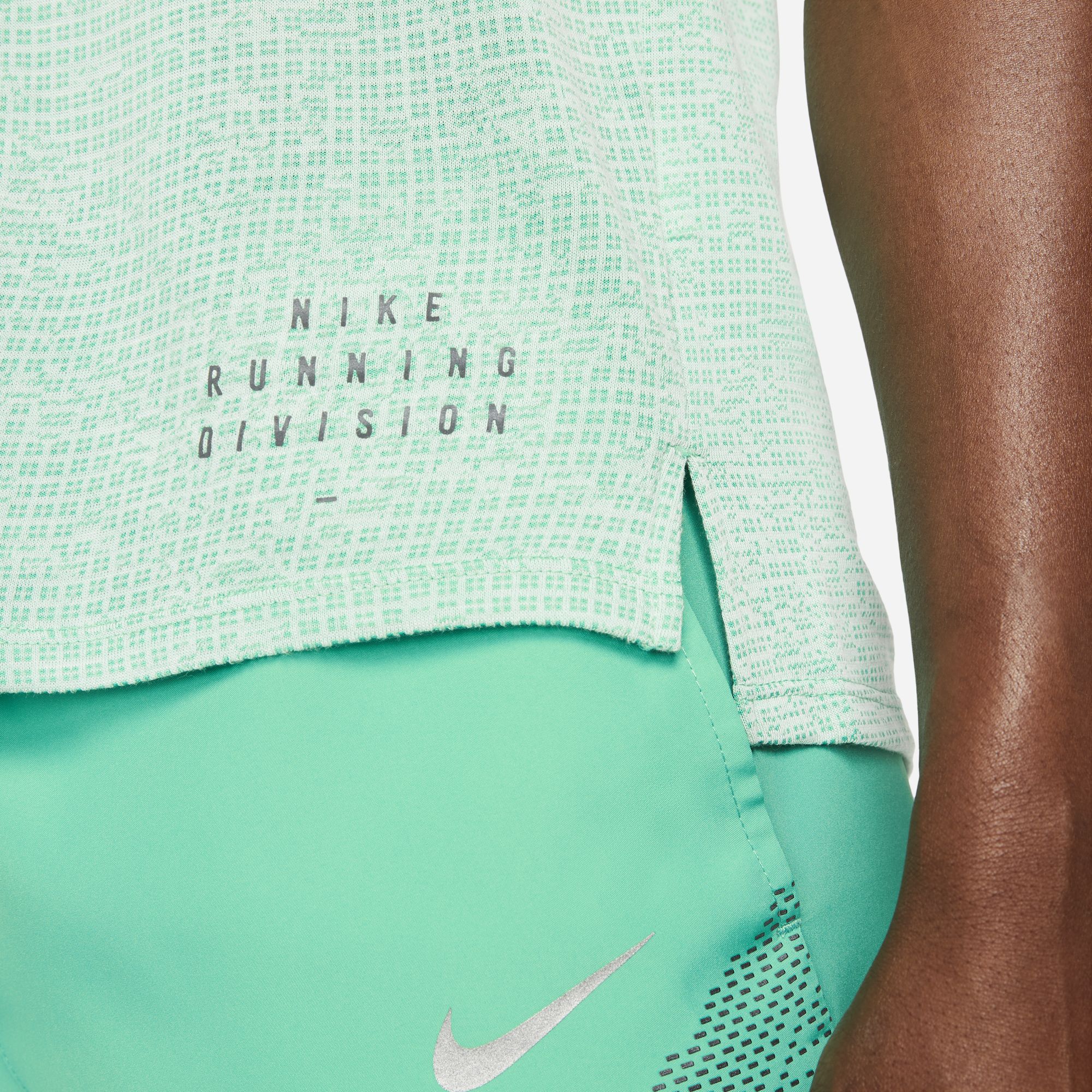 Nike Dri-Fit Run Division Running Short-Sleeve Erkek Tişört