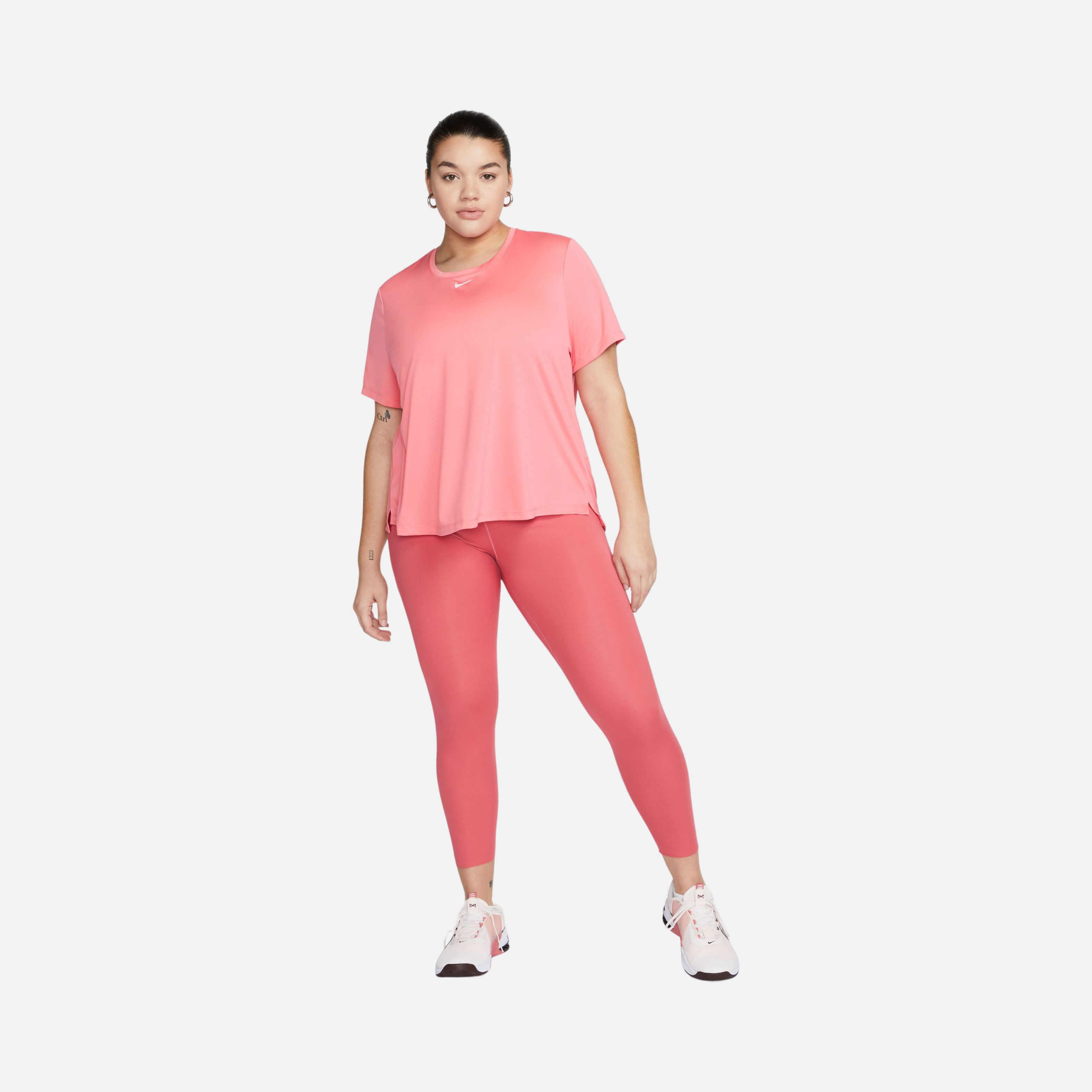 Nike Dri-Fit One Standard Fit Training Short-Sleeve (Plus-Size) Kadın Tişört